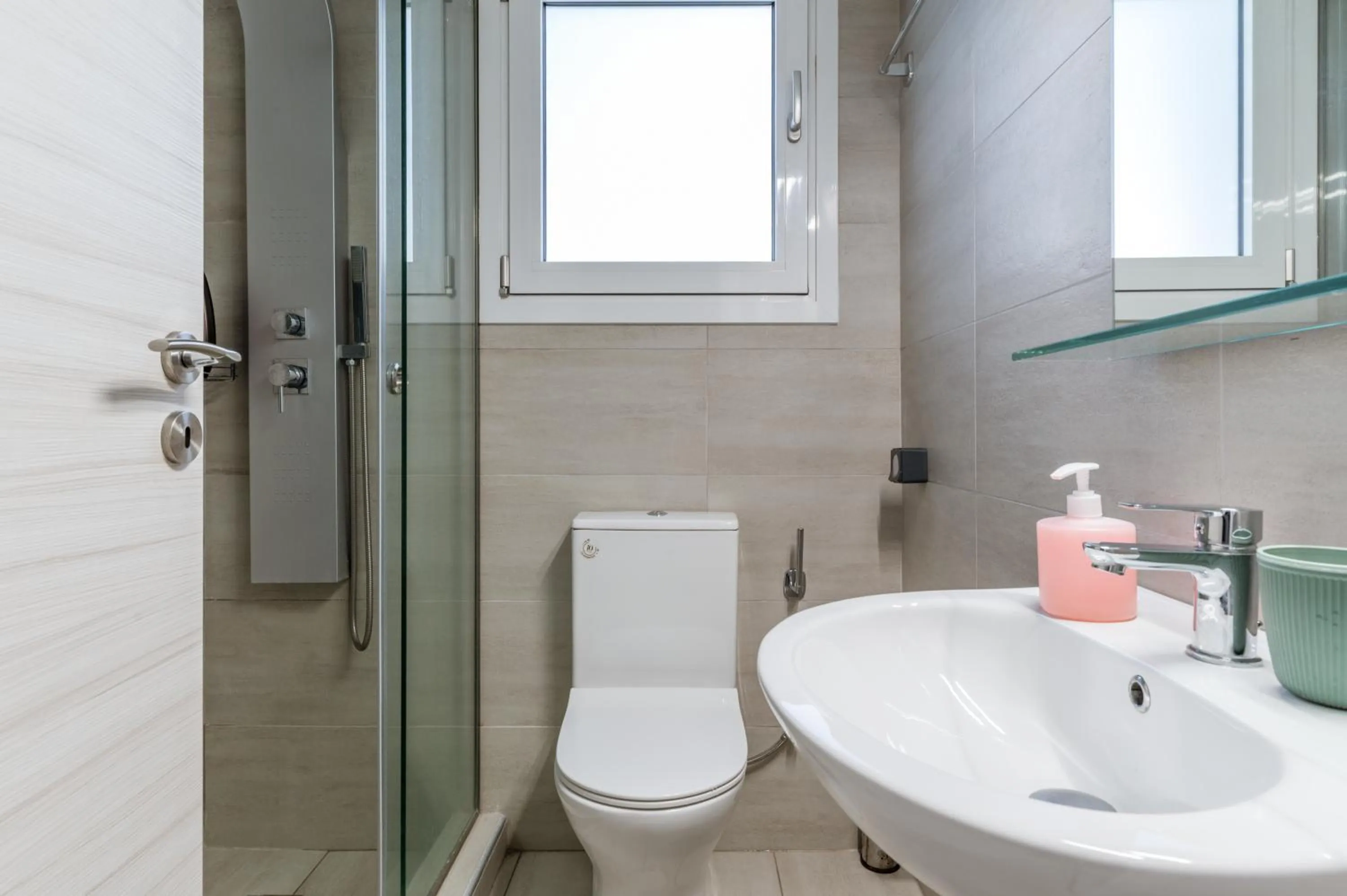 Bathroom in Elvita Apartments 4