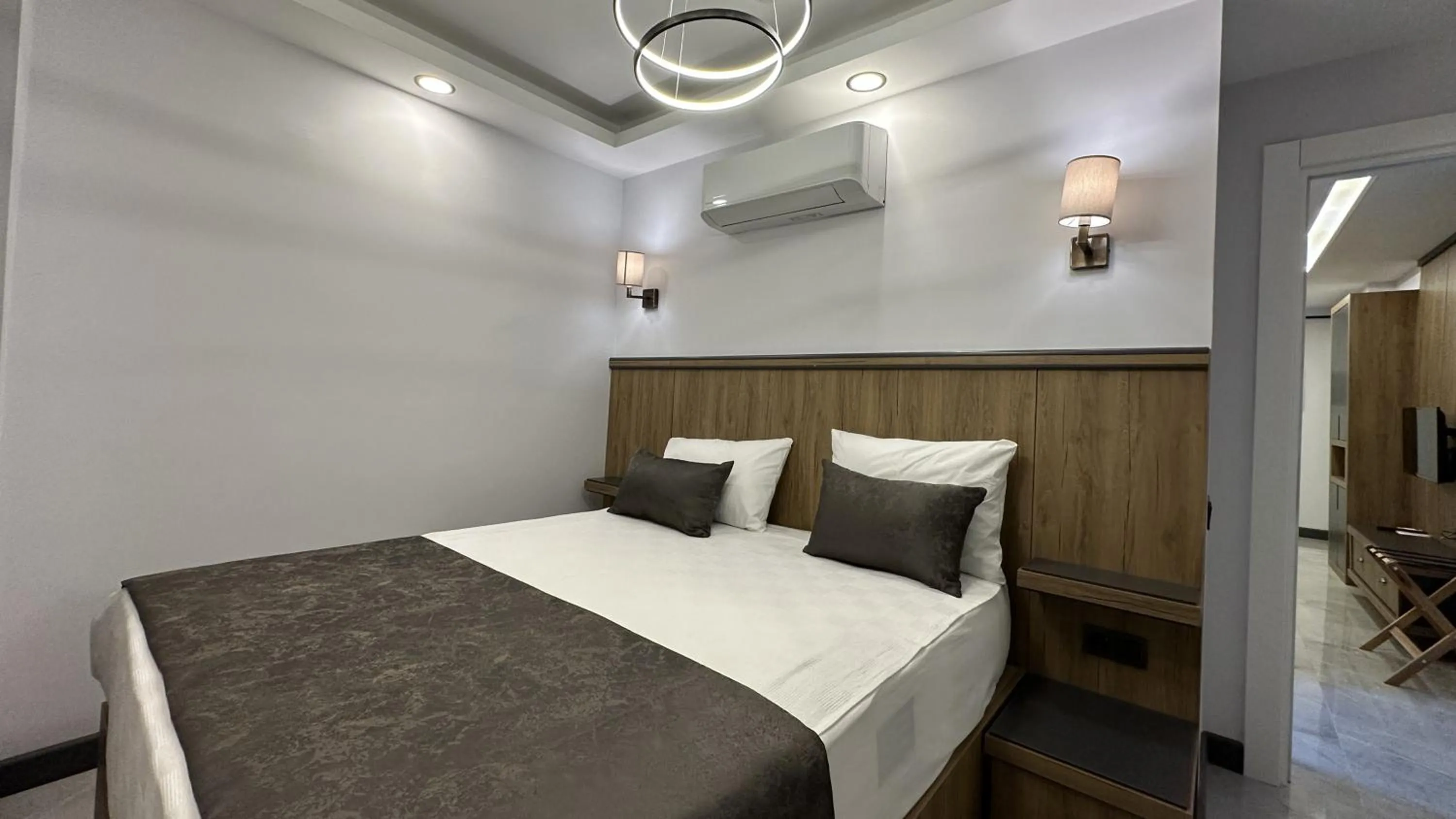 Bed in Quality Gold Suite Hotel