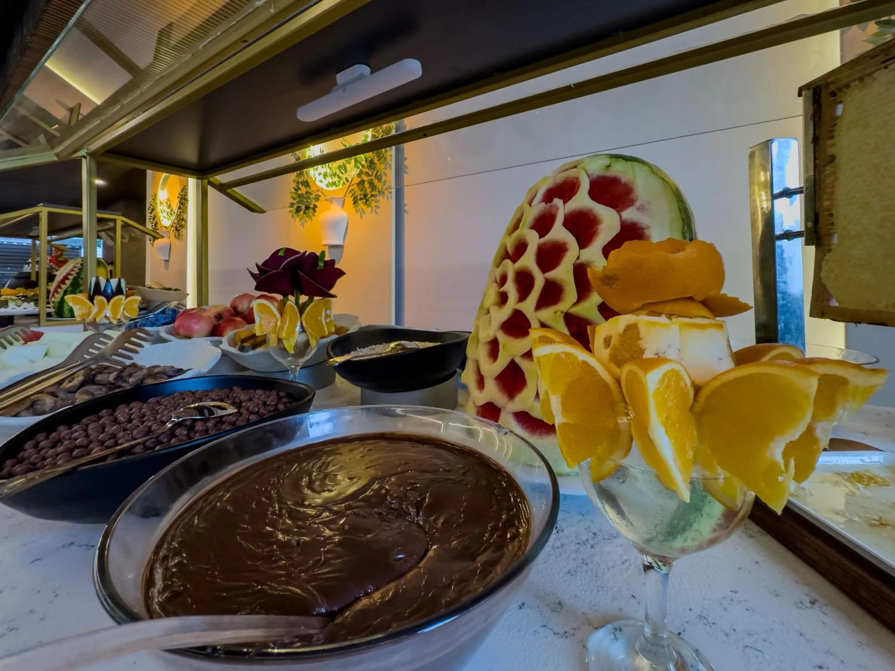 Restaurant/places to eat in Quality Gold Suite Hotel