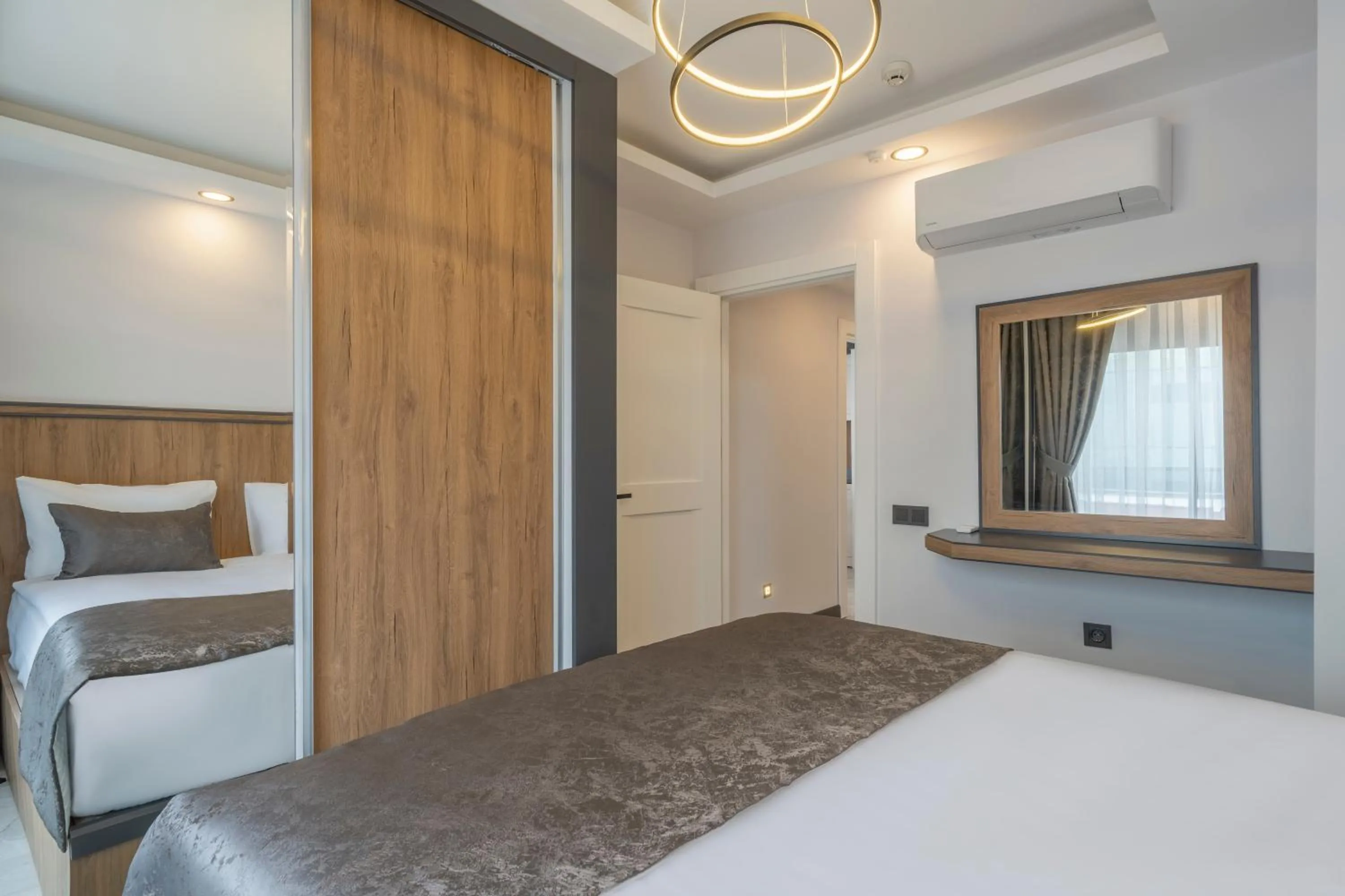 Bedroom, Bed in Quality Gold Suite Hotel