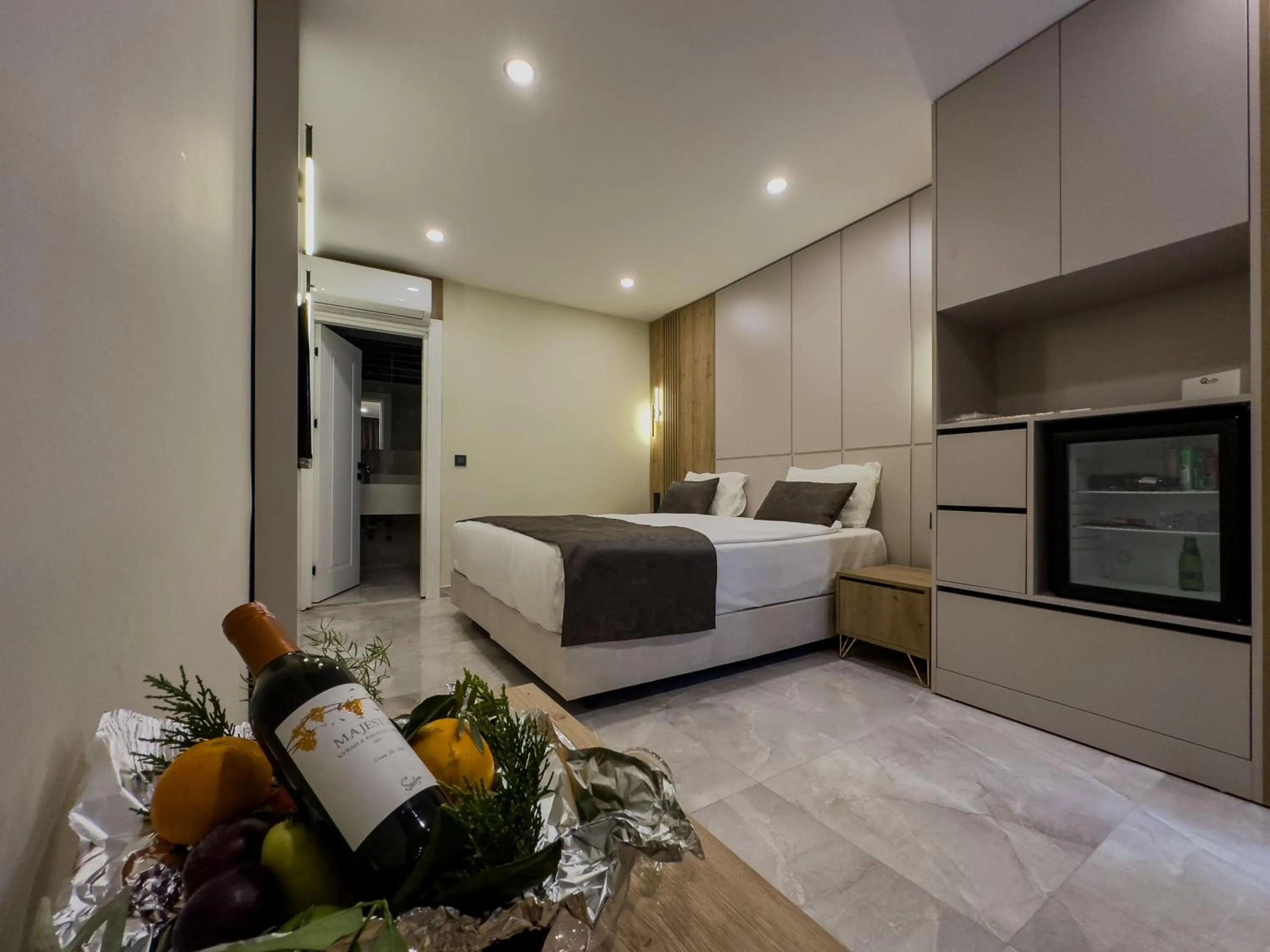 Photo of the whole room, Bed in Quality Gold Suite Hotel