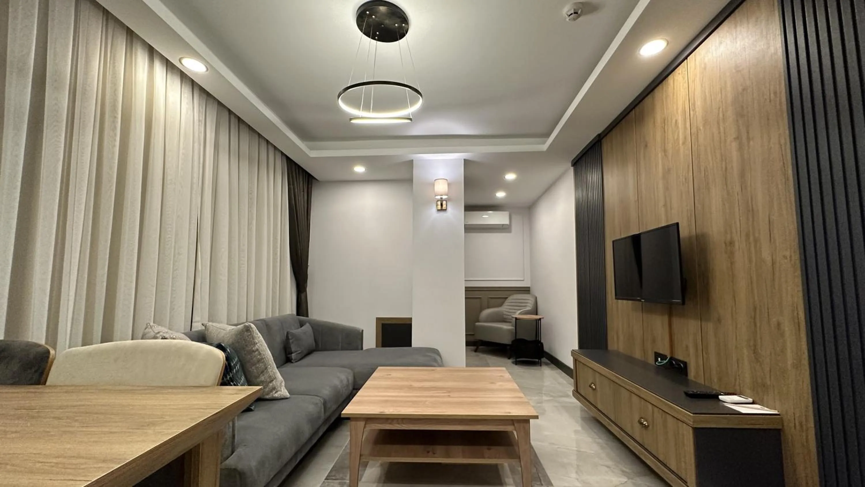 TV and multimedia in Quality Gold Suite Hotel