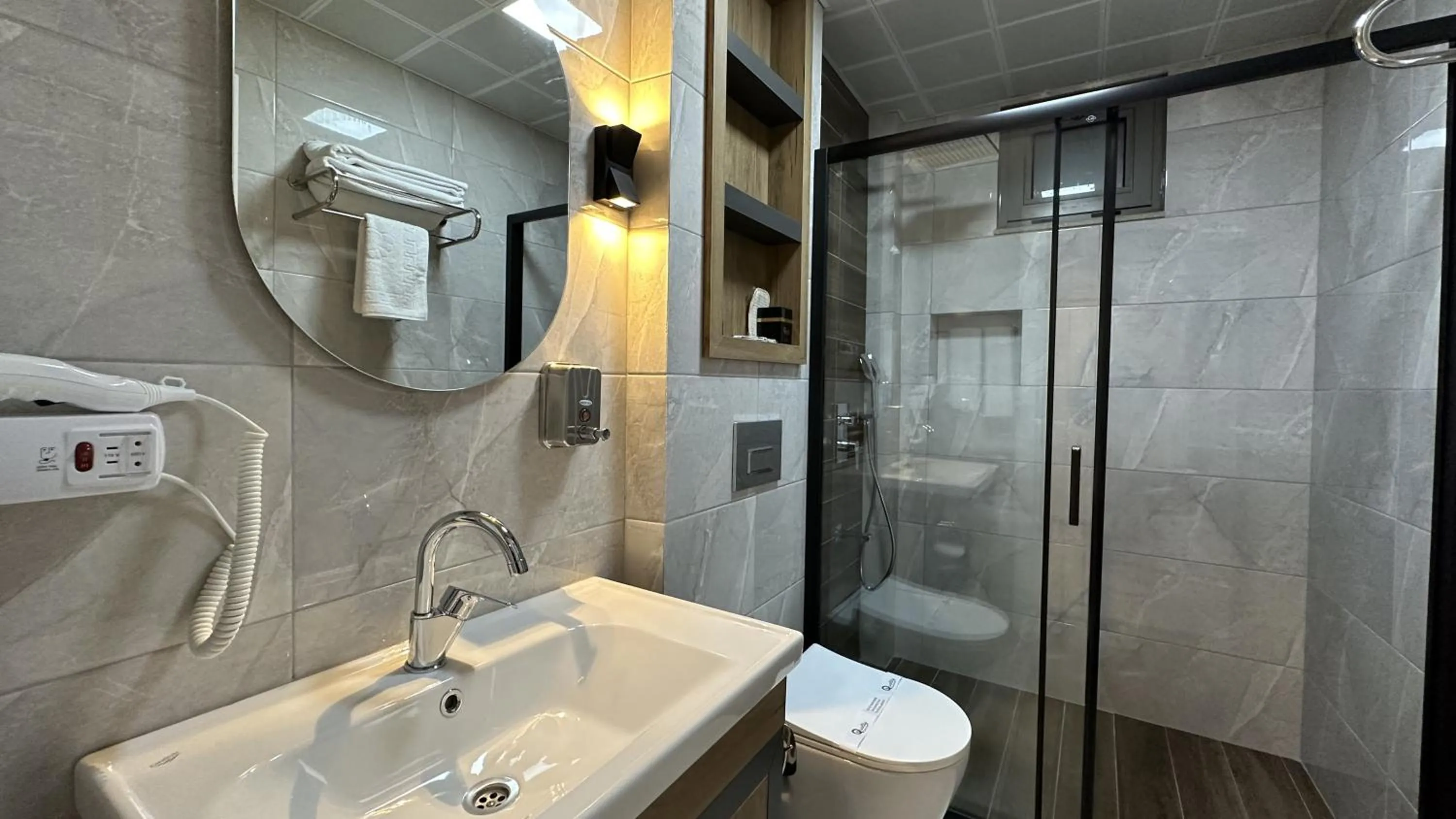 Shower in Quality Gold Suite Hotel