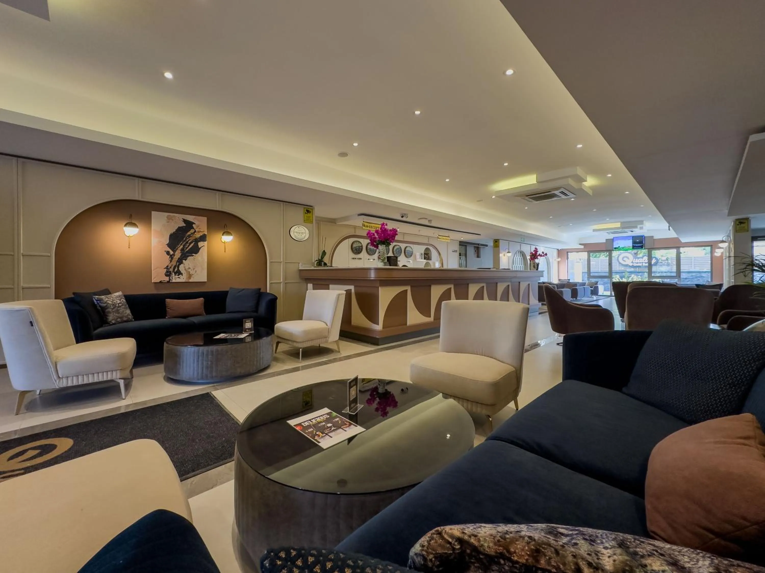 Lobby or reception in Quality Gold Suite Hotel