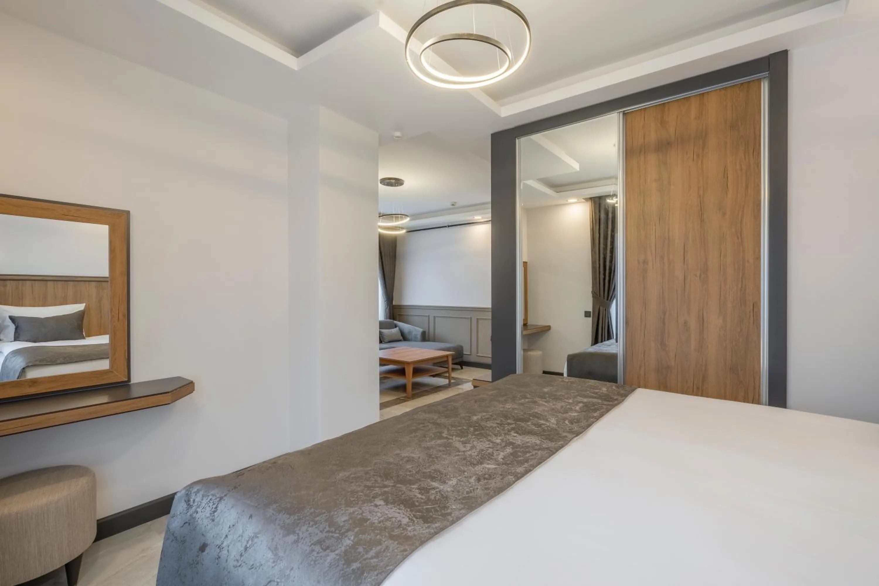 hair dresser, Bed in Quality Gold Suite Hotel