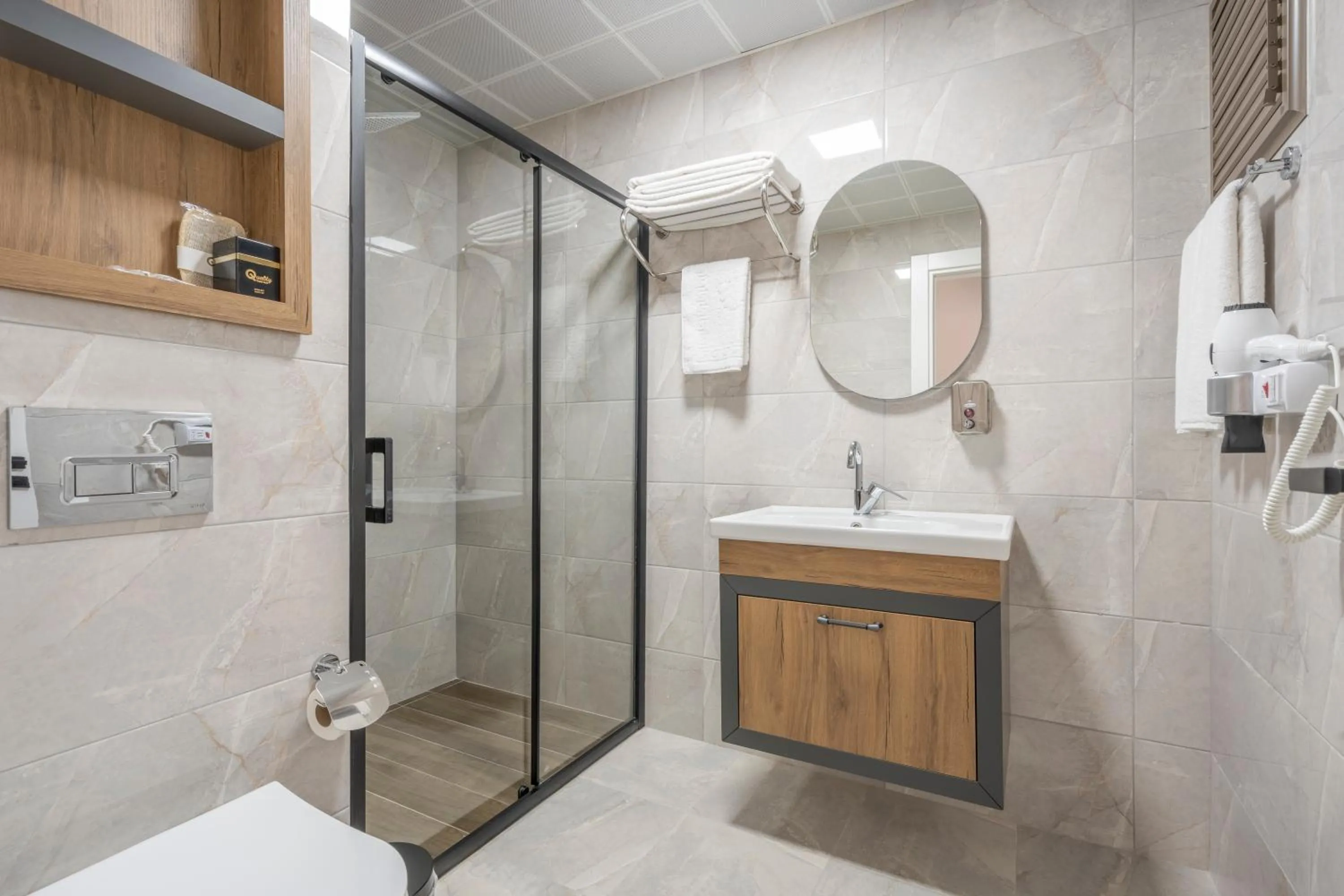 Shower in Quality Gold Suite Hotel