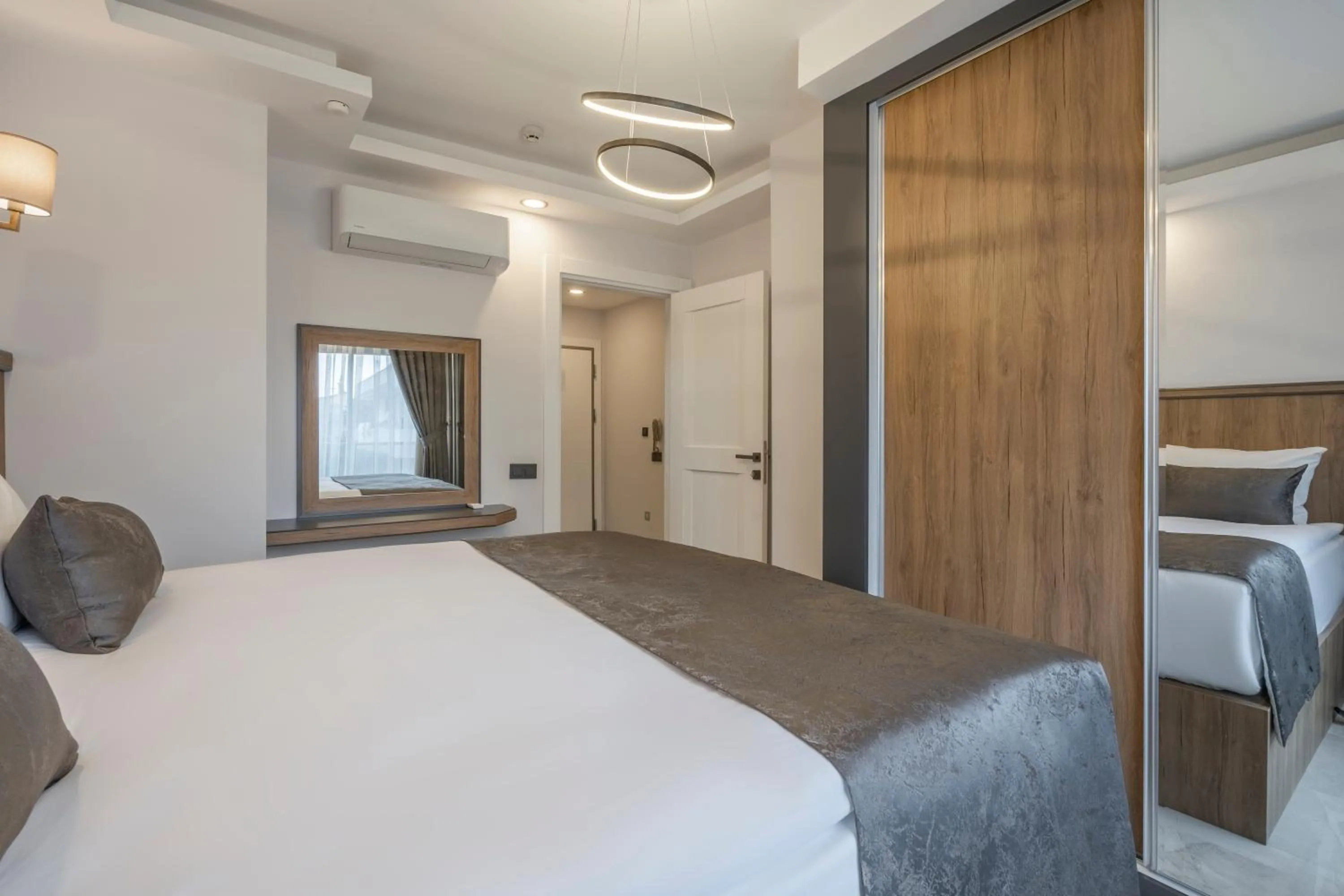 Bed in Quality Gold Suite Hotel