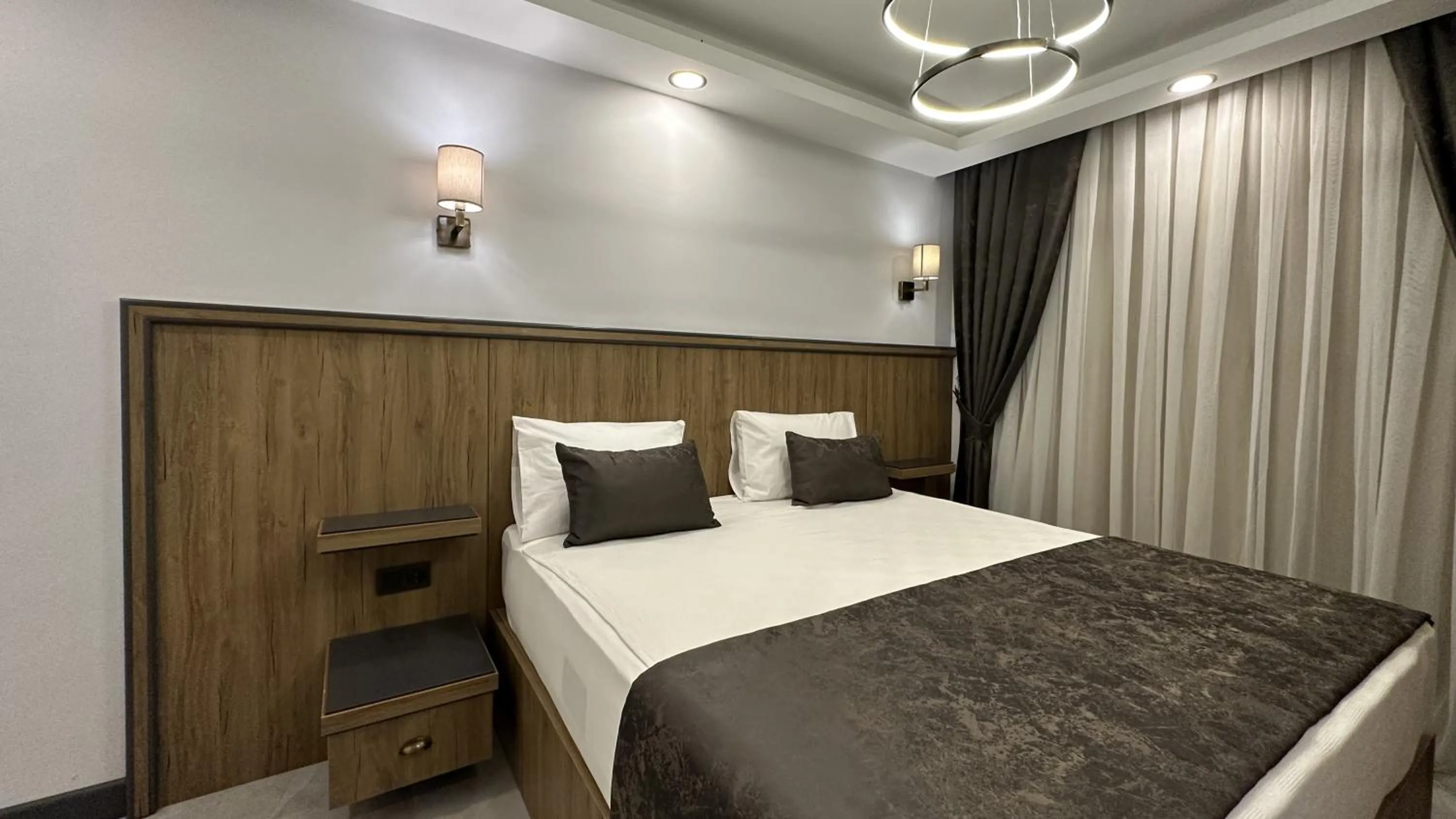 Bed in Quality Gold Suite Hotel