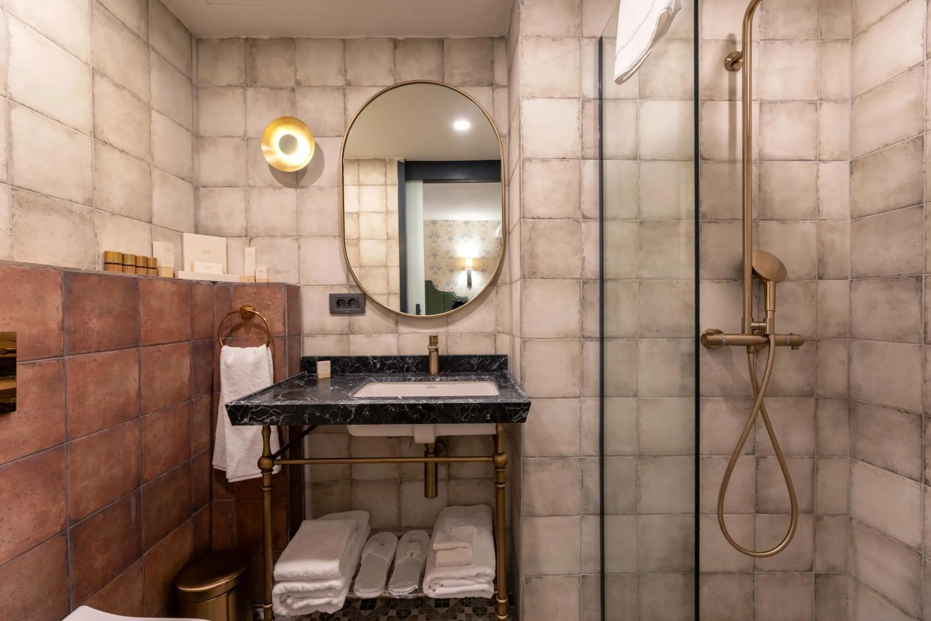 Shower in Khai Karaköy