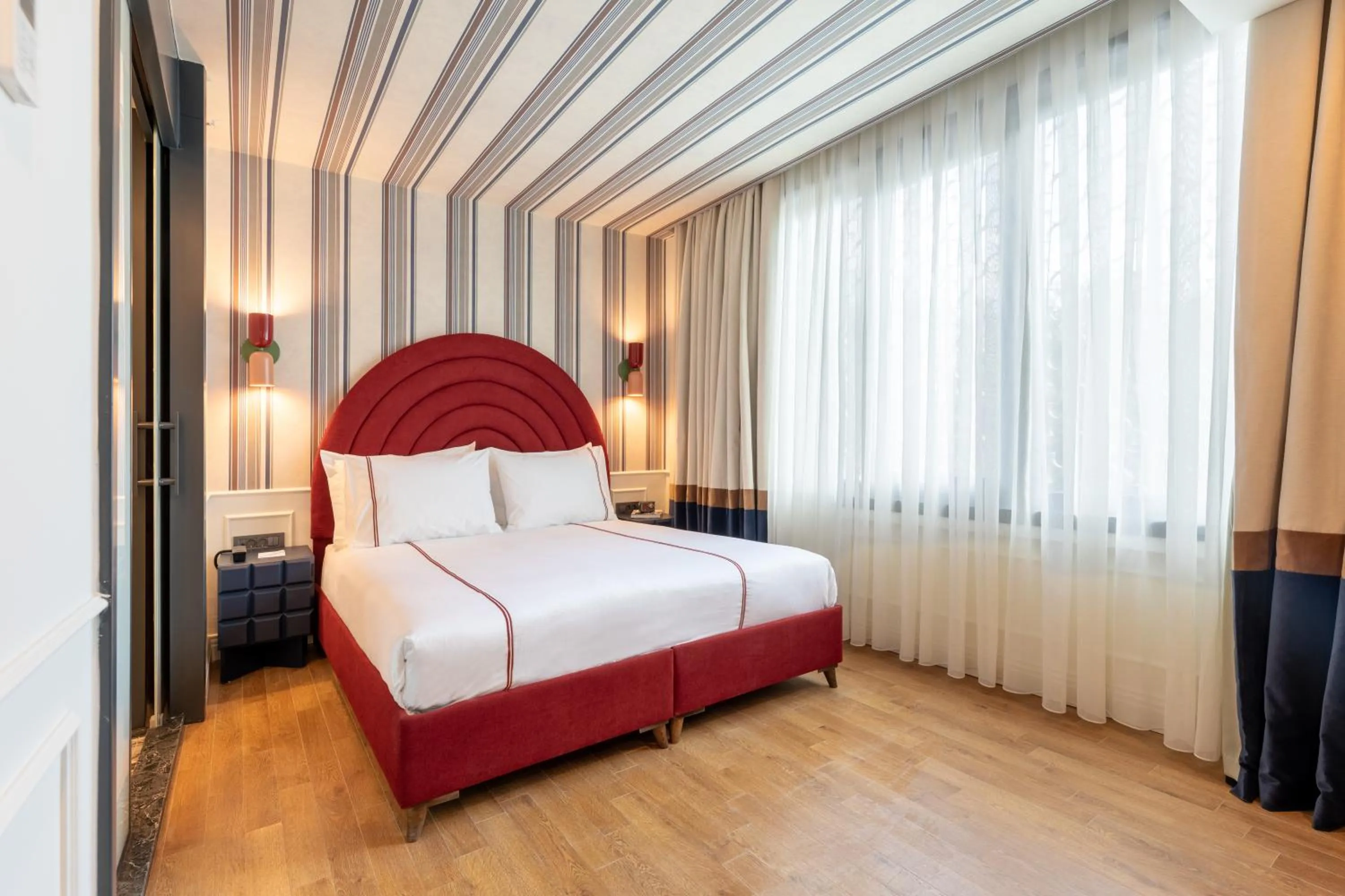 Photo of the whole room, Bed in Khai Karaköy