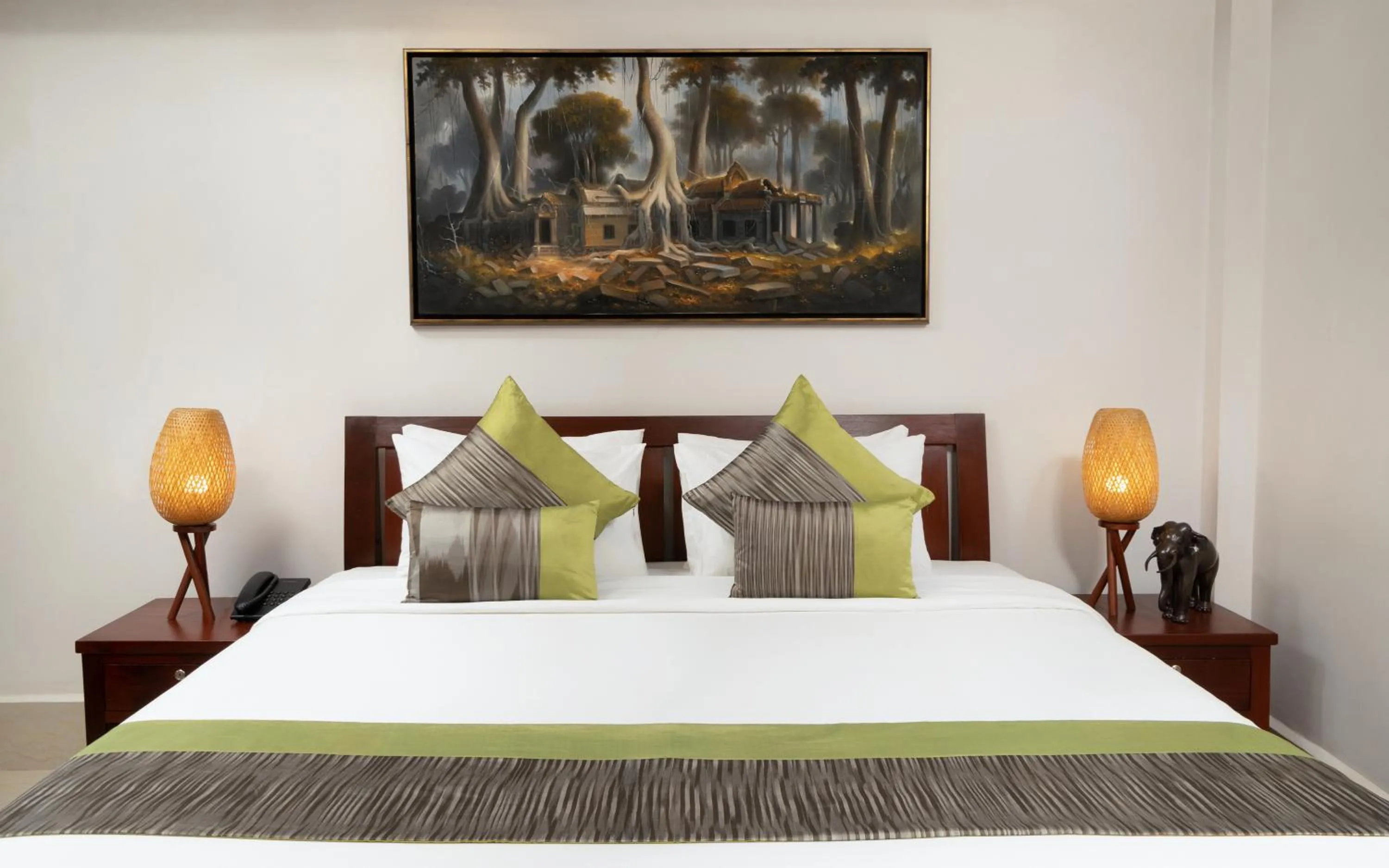 Bed in Khemara Sovannphum Hotel