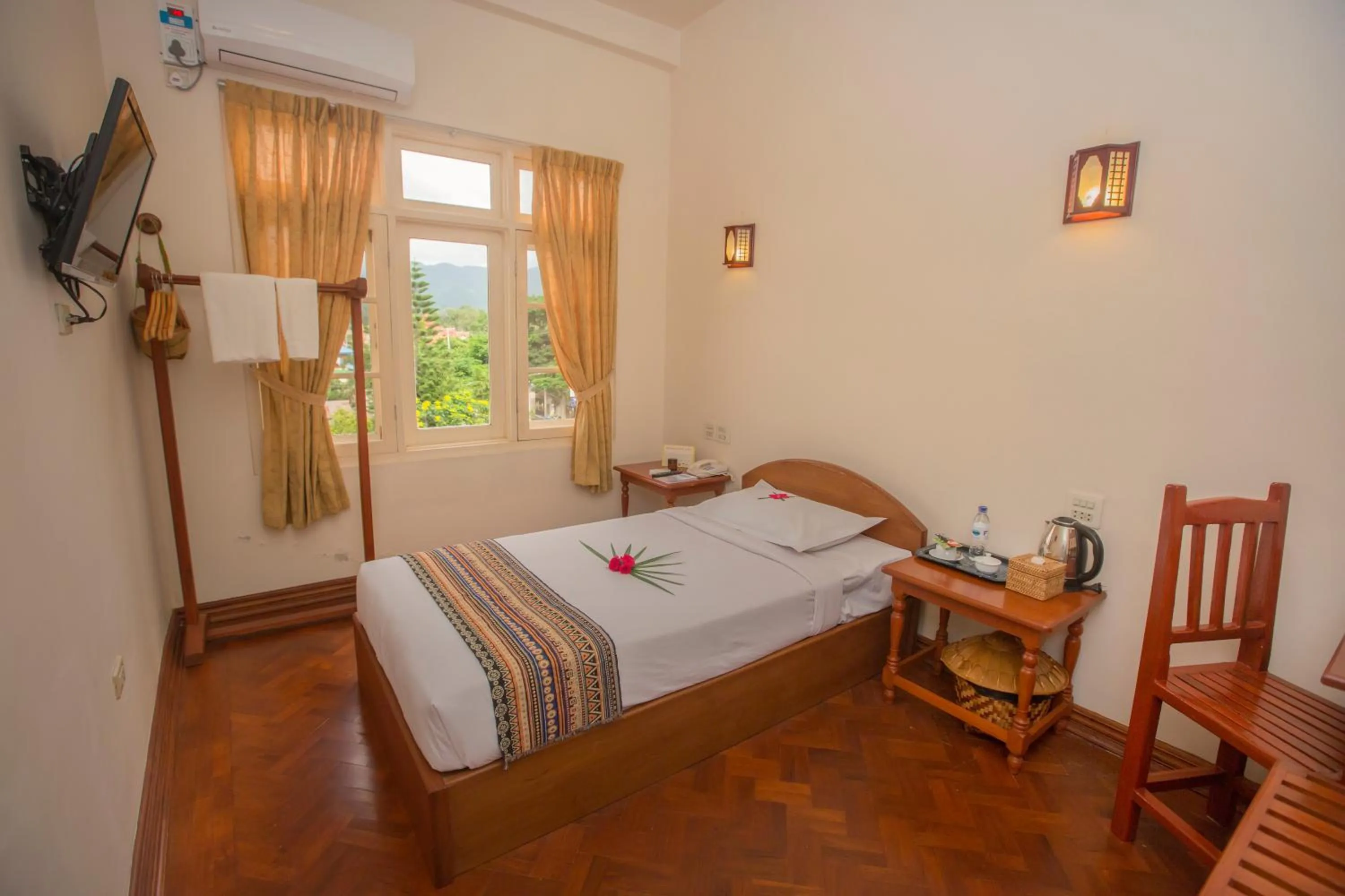 Bedroom, Bed in Inle Apex Hotel