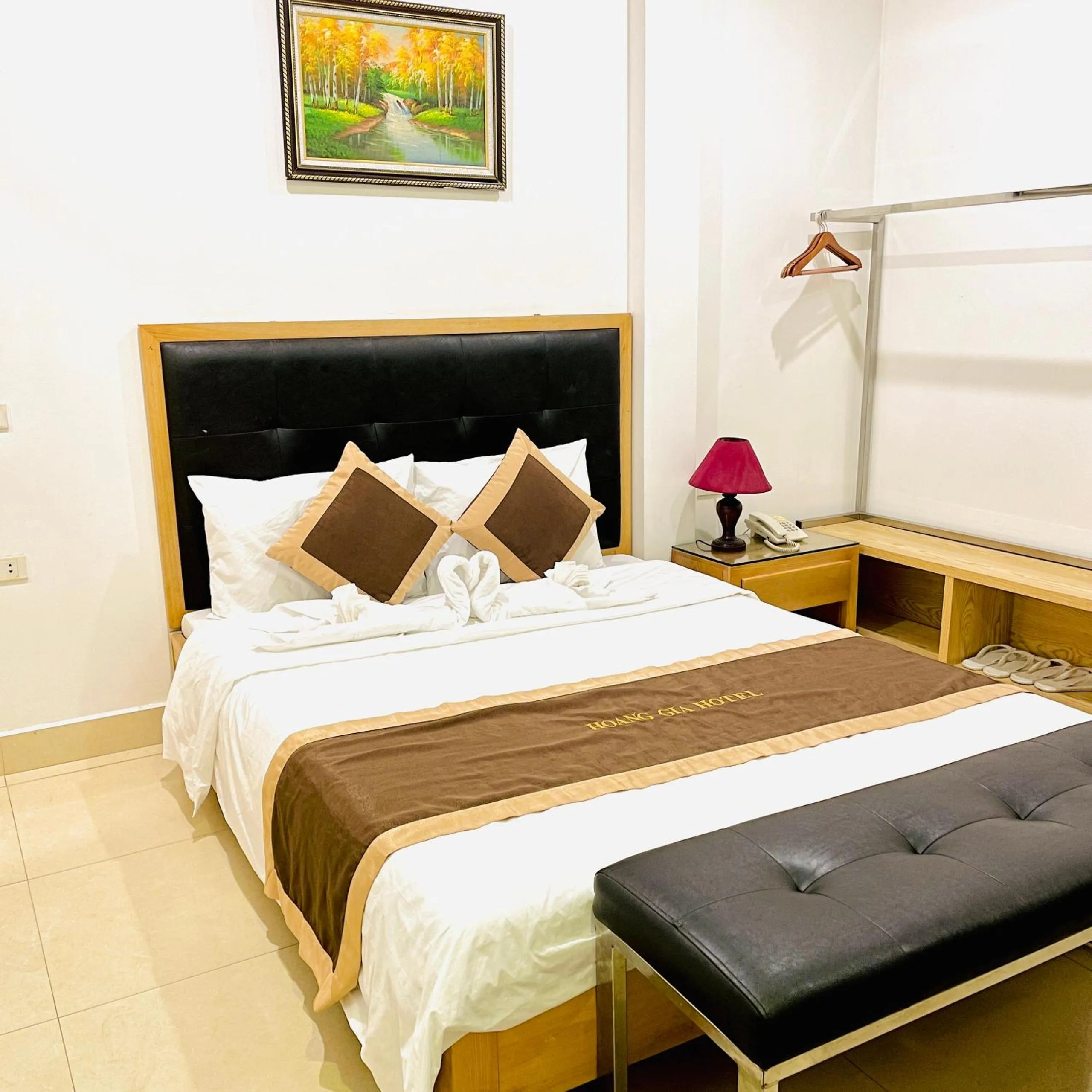 View (from property/room), Bed in Hoàng Gia Hotel