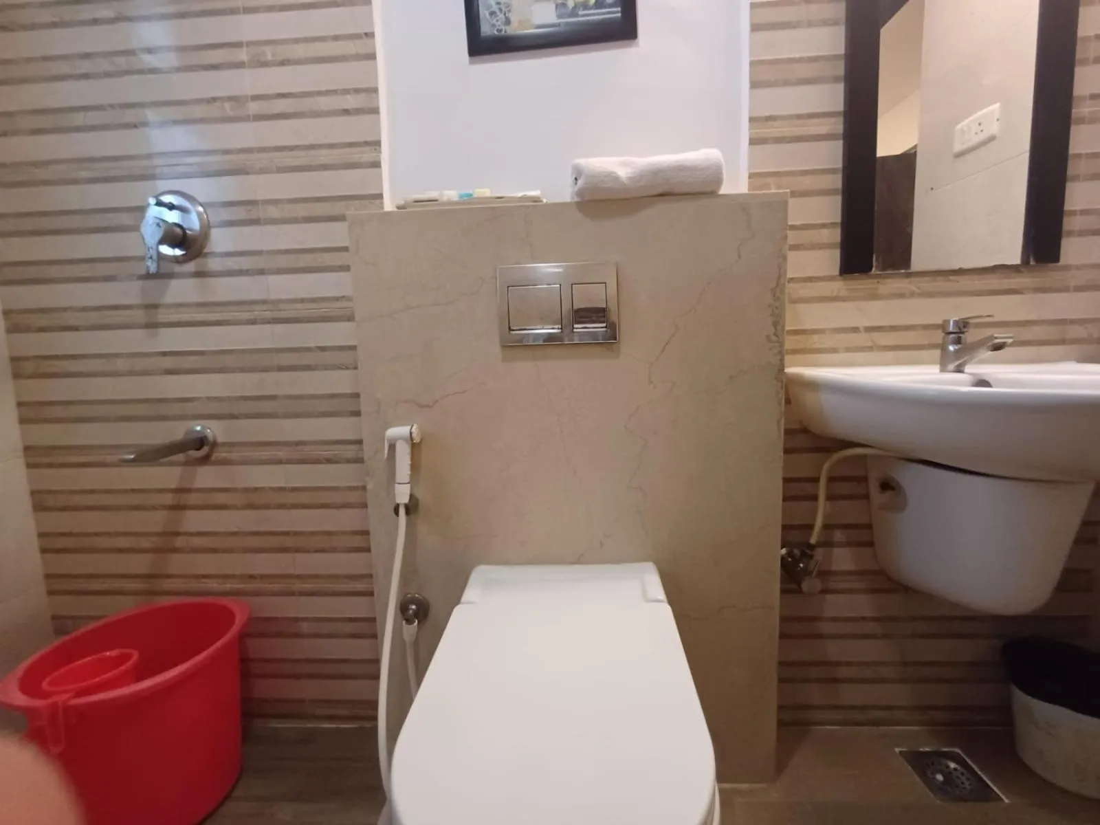 Toilet in D and A BOUTIQUE HOTEL PERUNGUDI