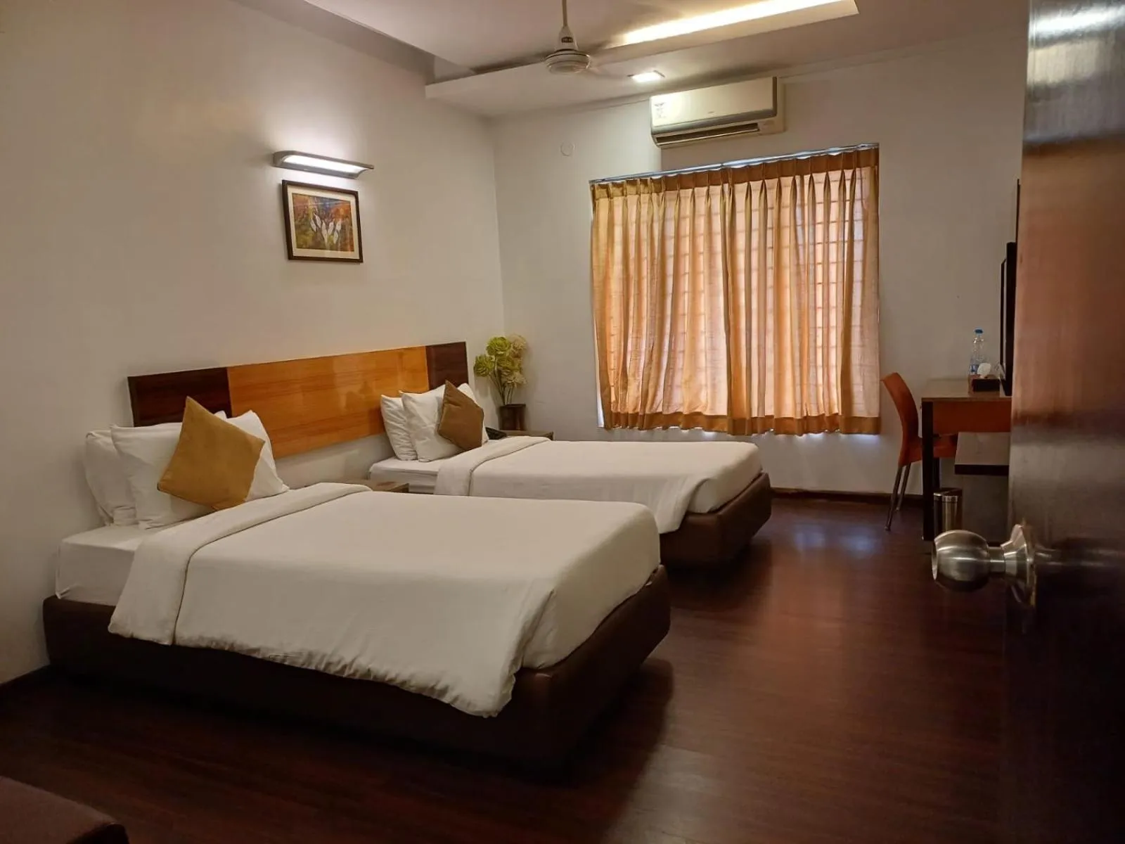 Photo of the whole room, Bed in D and A BOUTIQUE HOTEL PERUNGUDI