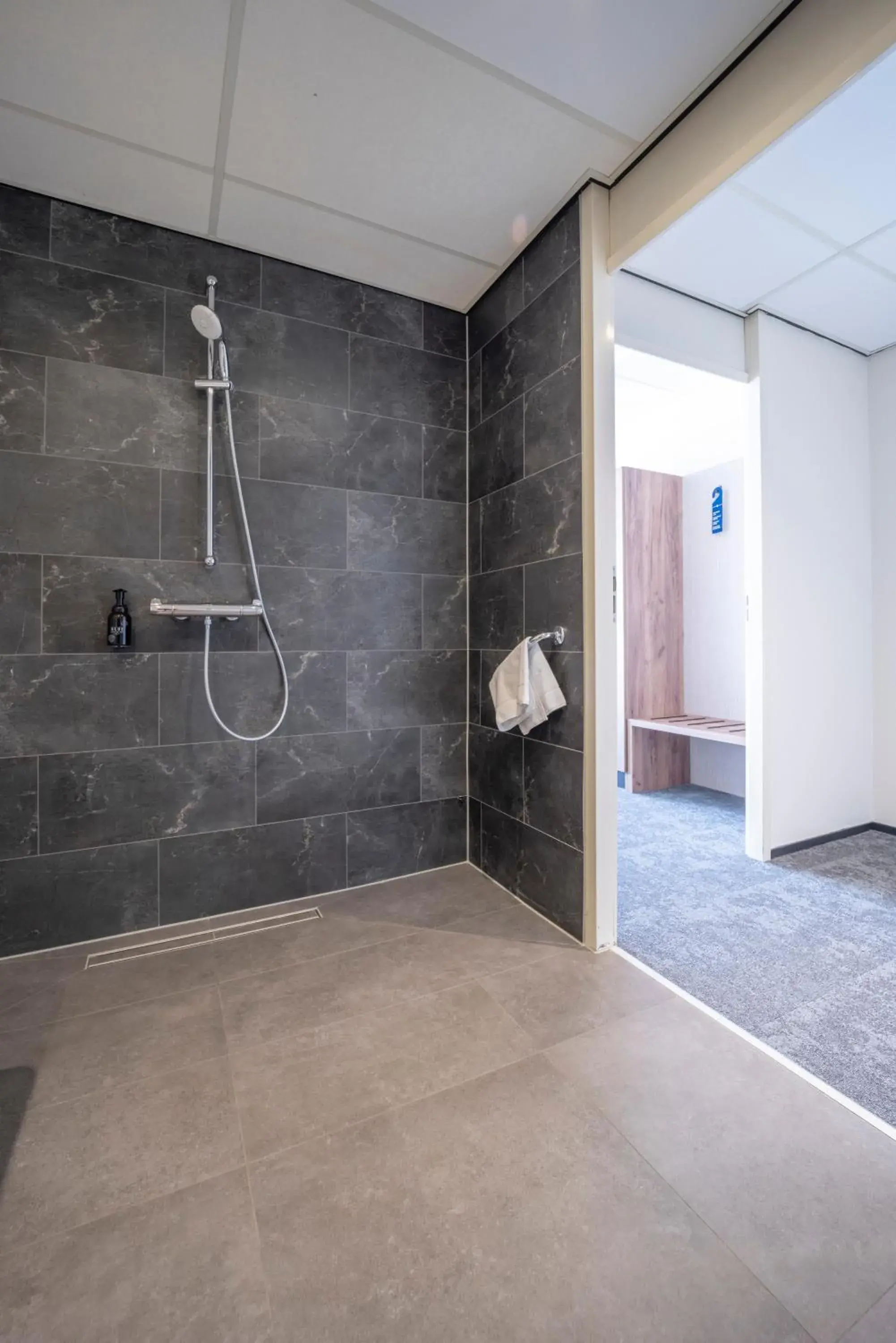 Shower in Fletcher Hotel - Restaurant de Zeegser Duinen Shower in Fletcher Hotel - Restaurant de Zeegser Duinen