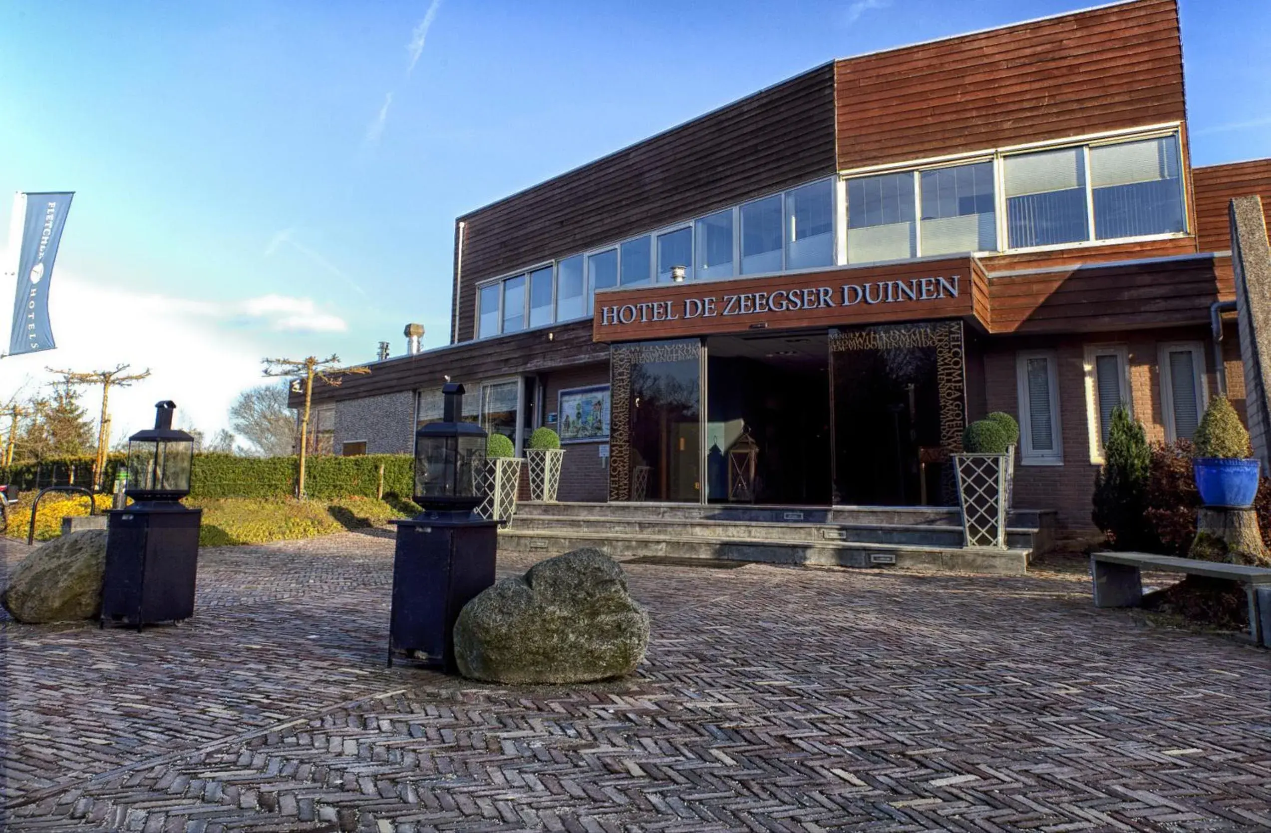 Facade/entrance in Fletcher Hotel - Restaurant de Zeegser Duinen Facade/entrance in Fletcher Hotel - Restaurant de Zeegser Duinen