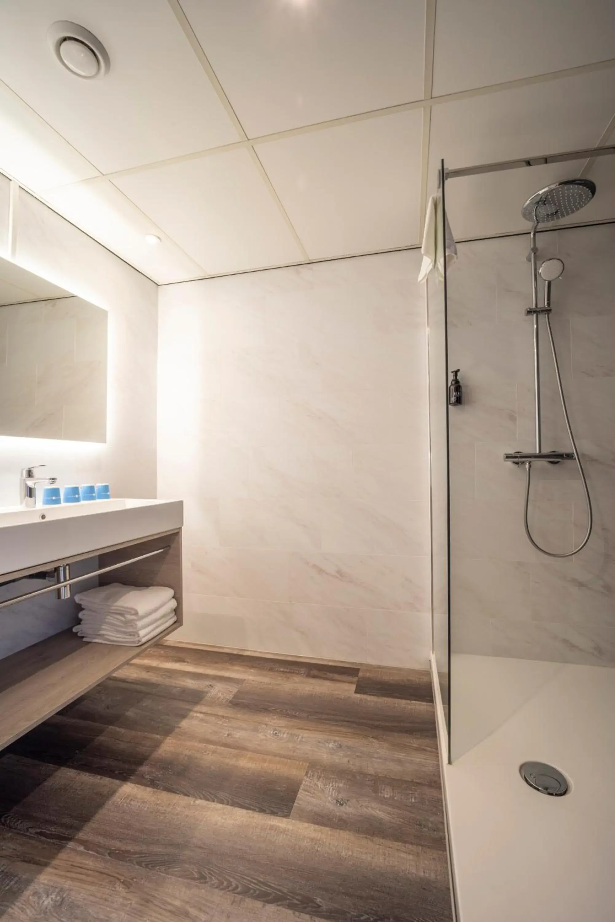 Shower in Fletcher Hotel - Restaurant de Zeegser Duinen Shower in Fletcher Hotel - Restaurant de Zeegser Duinen