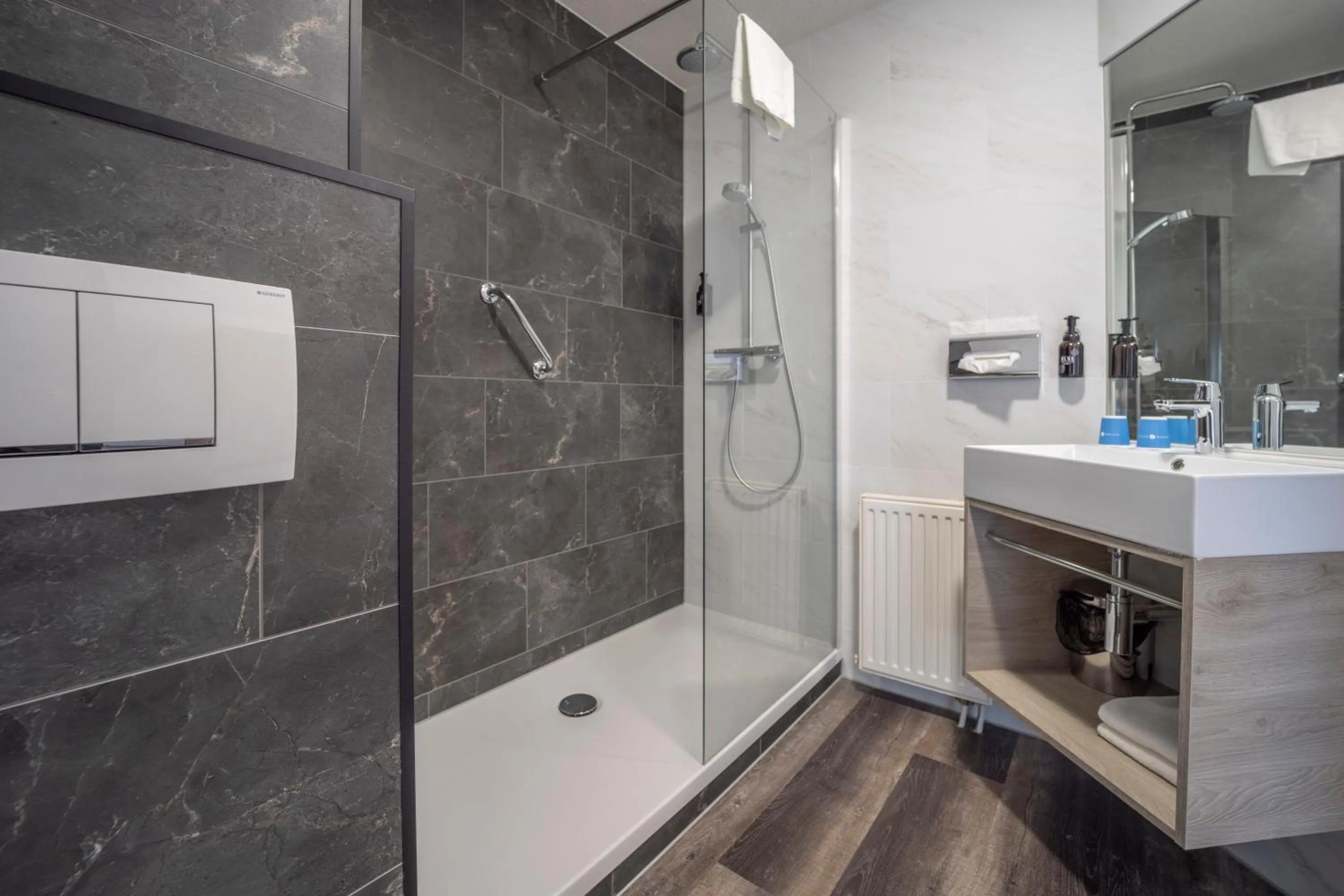 Bathroom in Fletcher Hotel - Restaurant de Zeegser Duinen