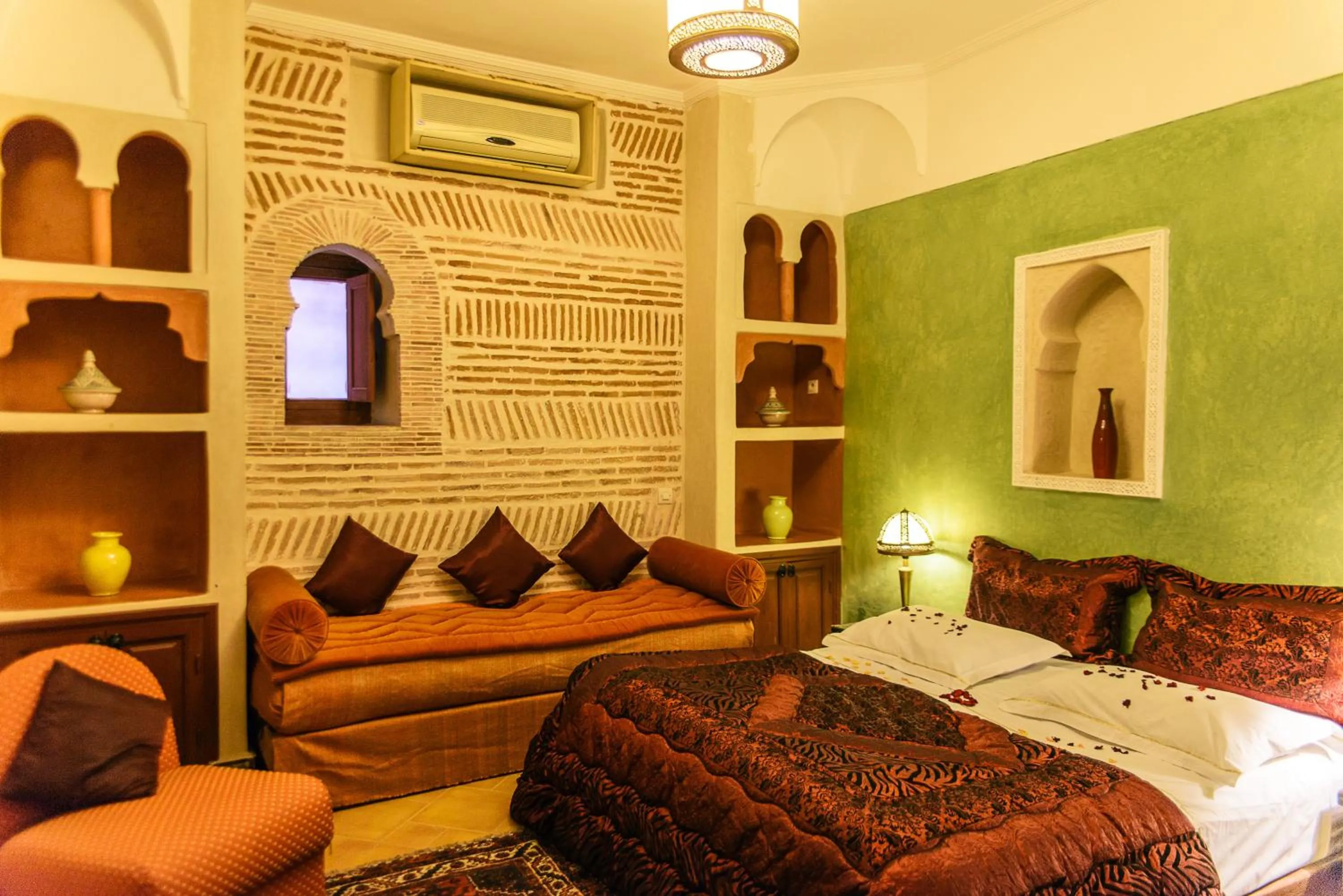 Decorative detail, Bed in Riad Manissa