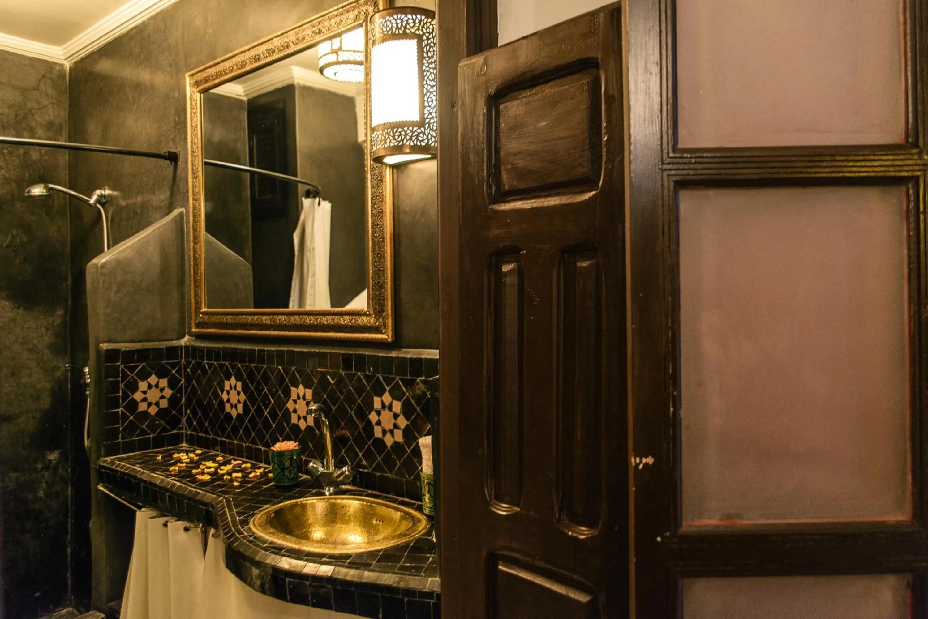 Shower in Riad Manissa