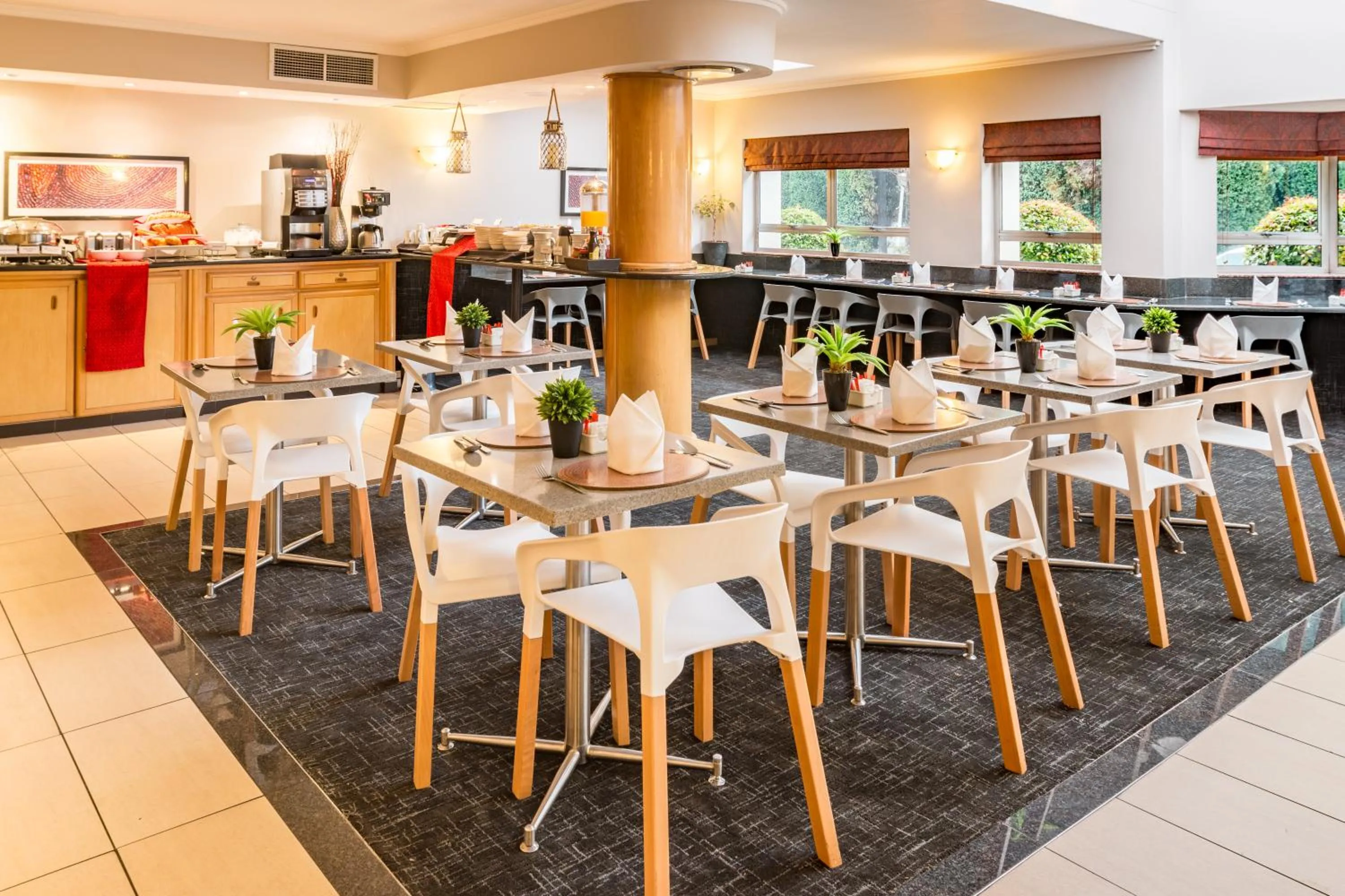 Restaurant/places to eat in Road Lodge JNB Airport