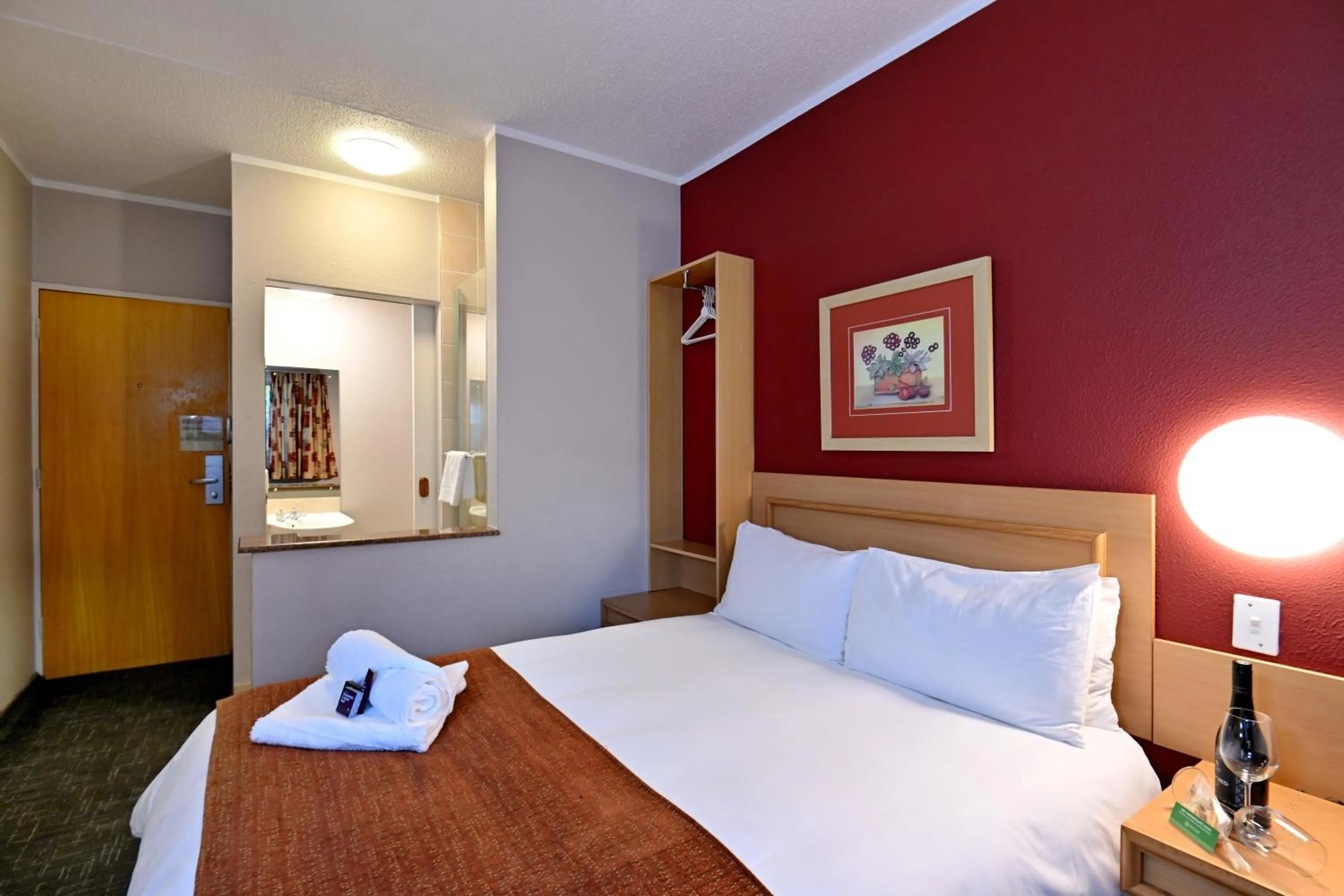 Bed in Road Lodge JNB Airport