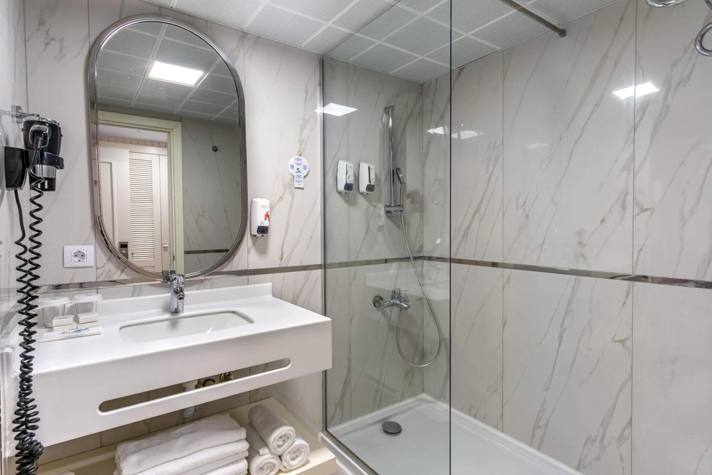 Shower in Mirada Del Mar Hotel - Ultra All Inclusive