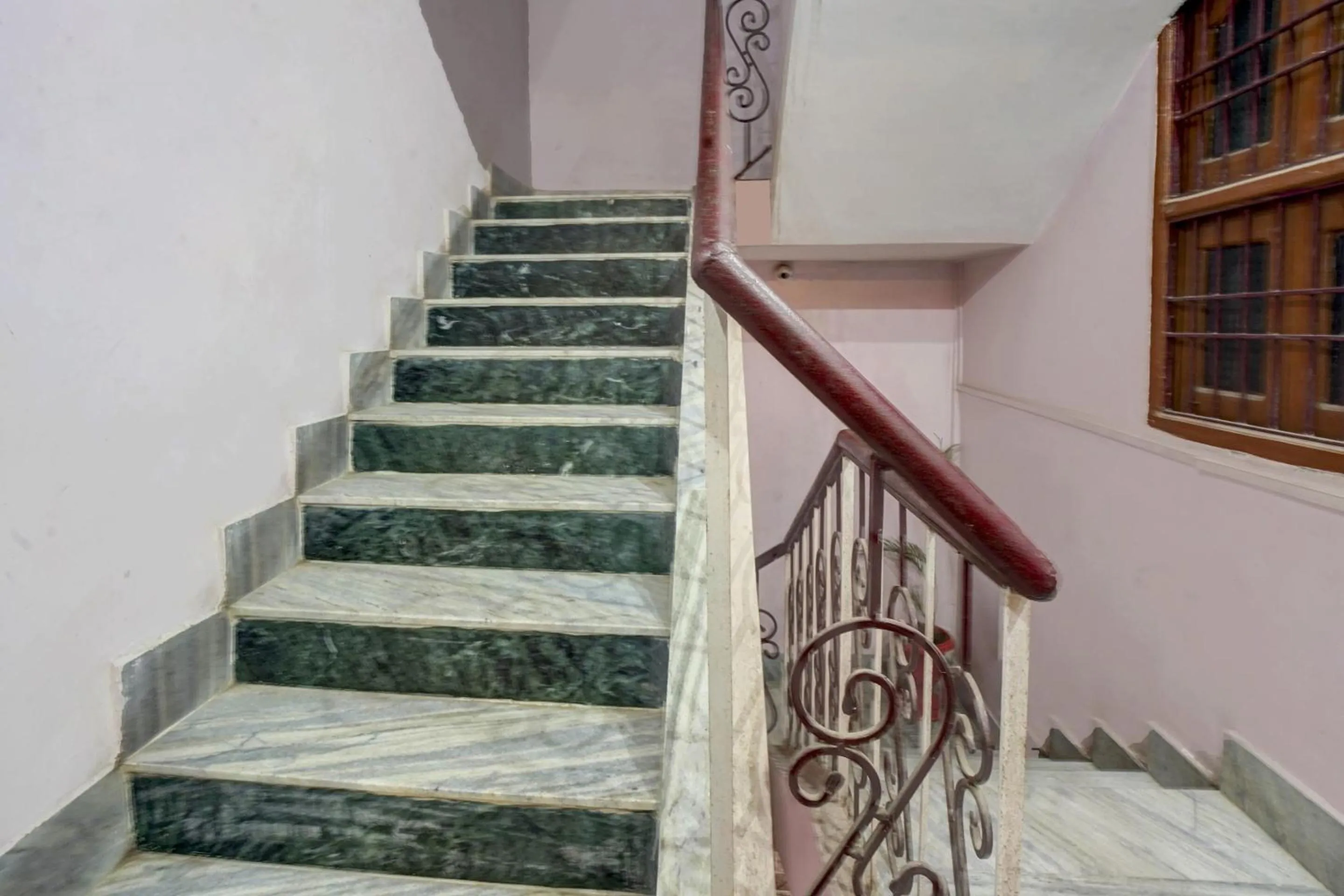 Facade/entrance in Hotel O Vibrant Inn