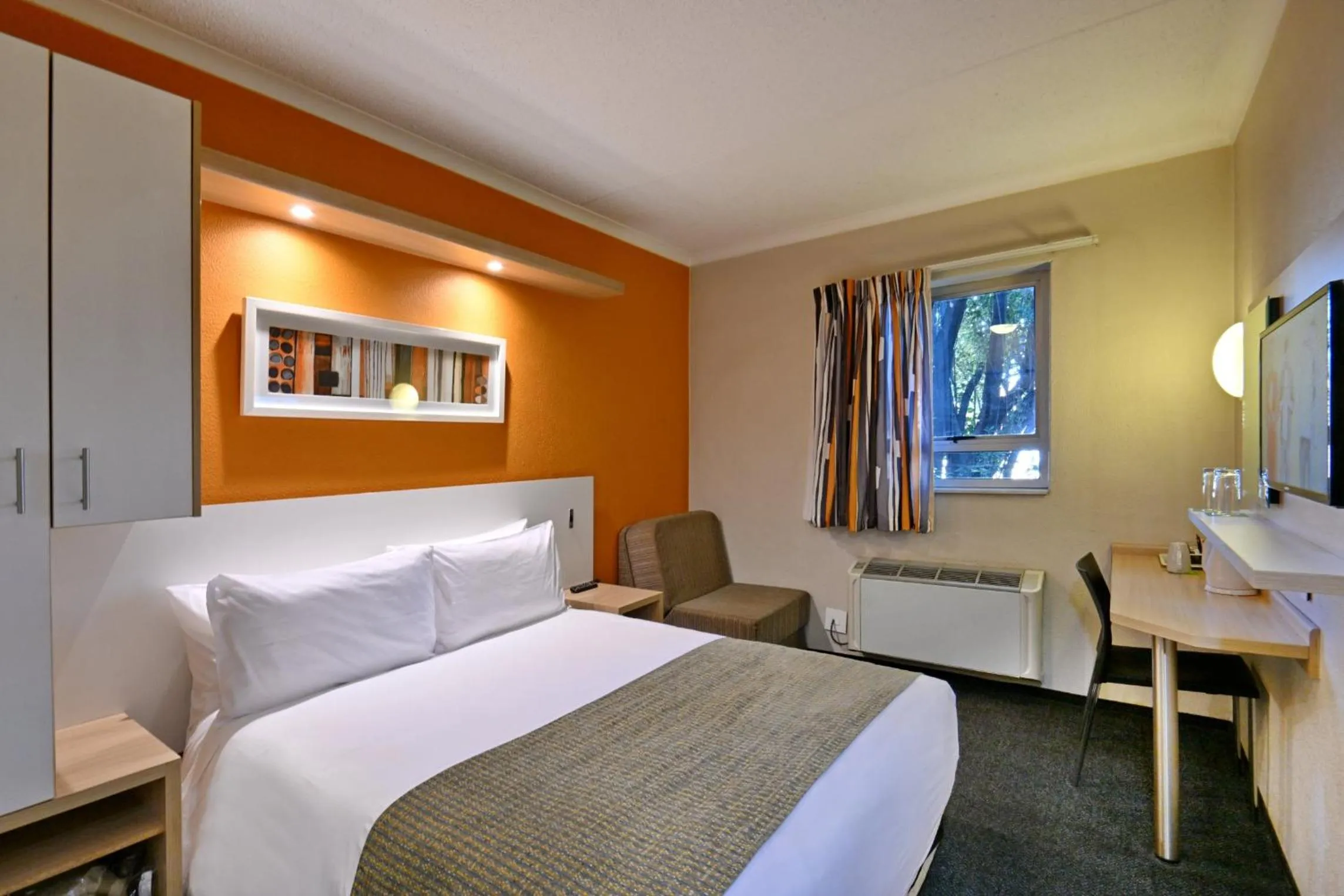 Bed in Road Lodge Germiston