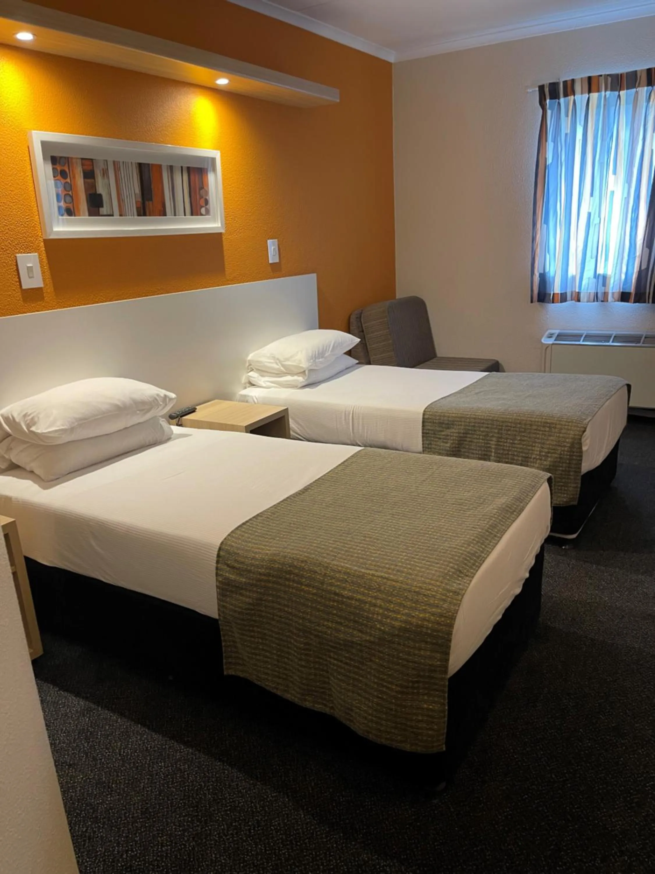 Bed in Road Lodge Germiston