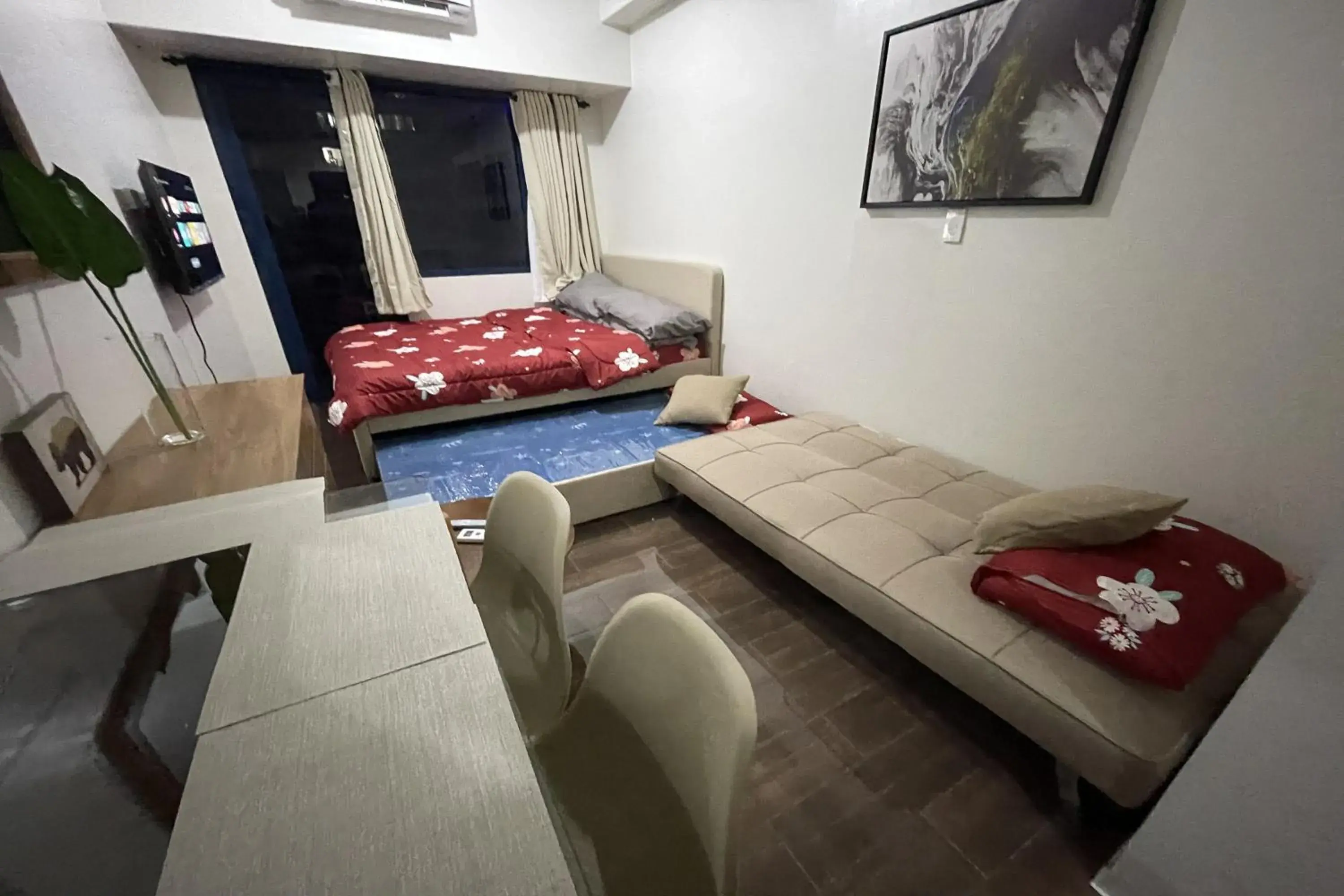 Photo of the whole room, Bed in Luxury Air Residences By Makati Photo of the whole room, Bed in Luxury Air Residences By Makati