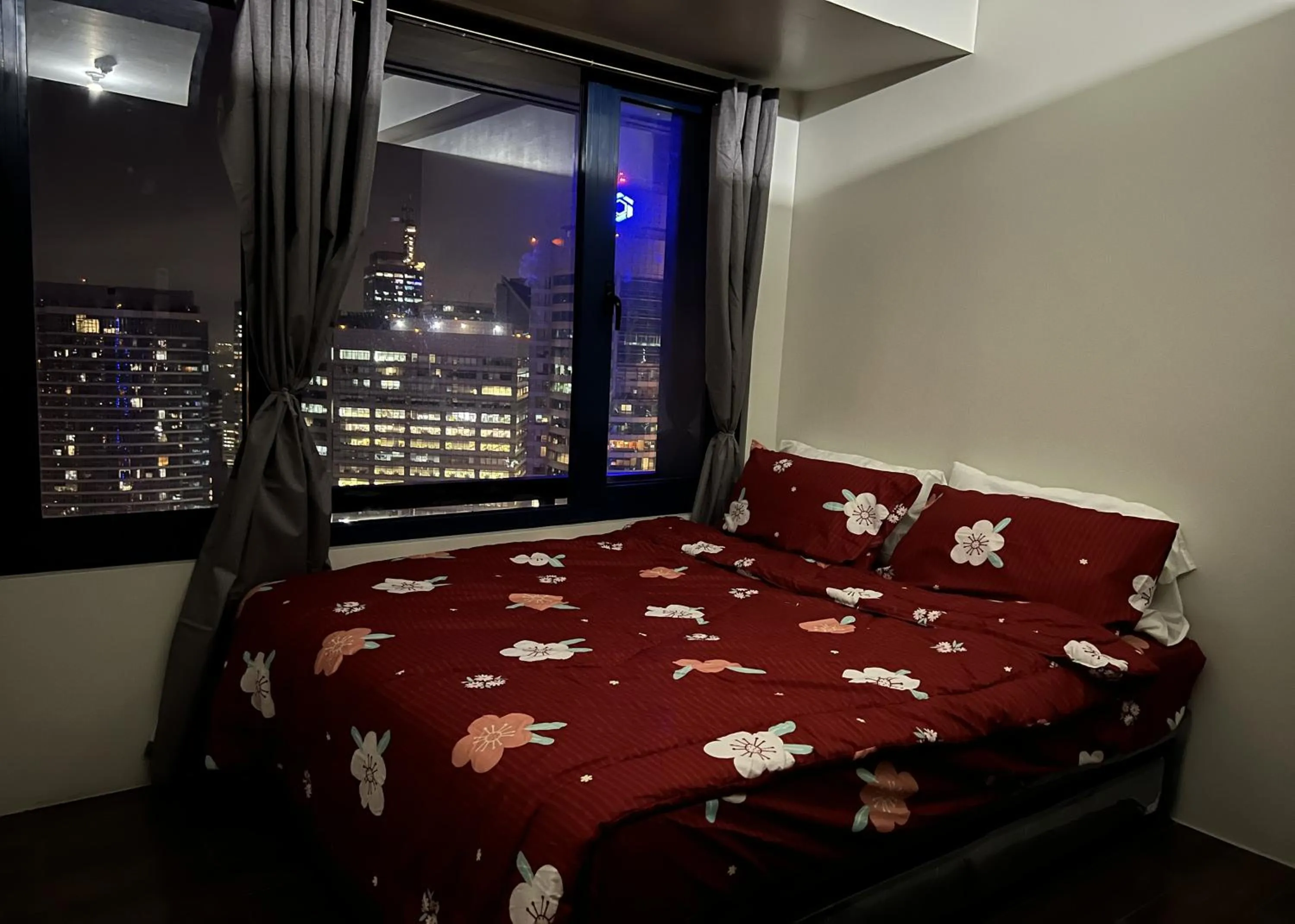 Bed in Luxury Air Residences By Makati