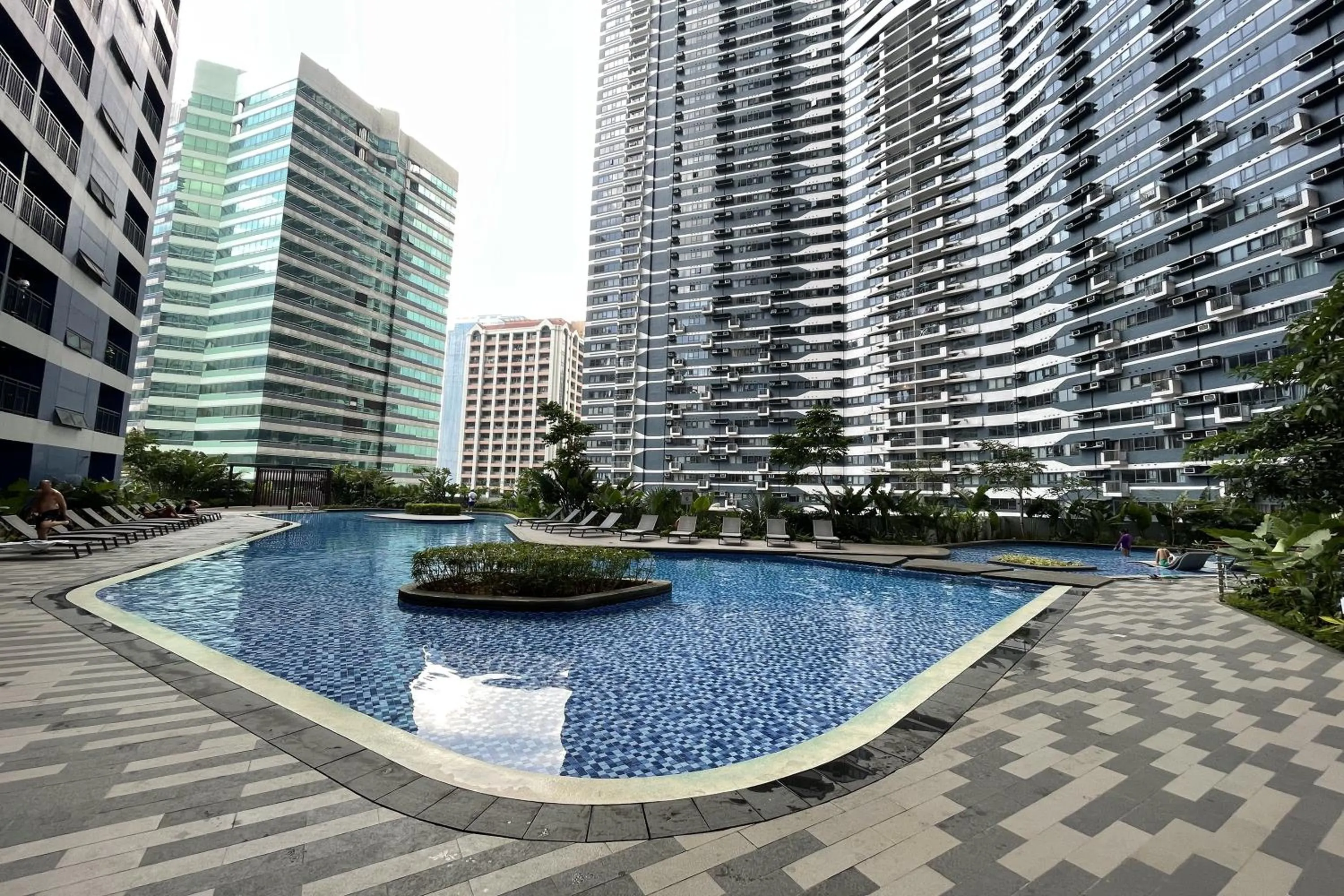 Swimming pool in Luxury Air Residences By Makati
