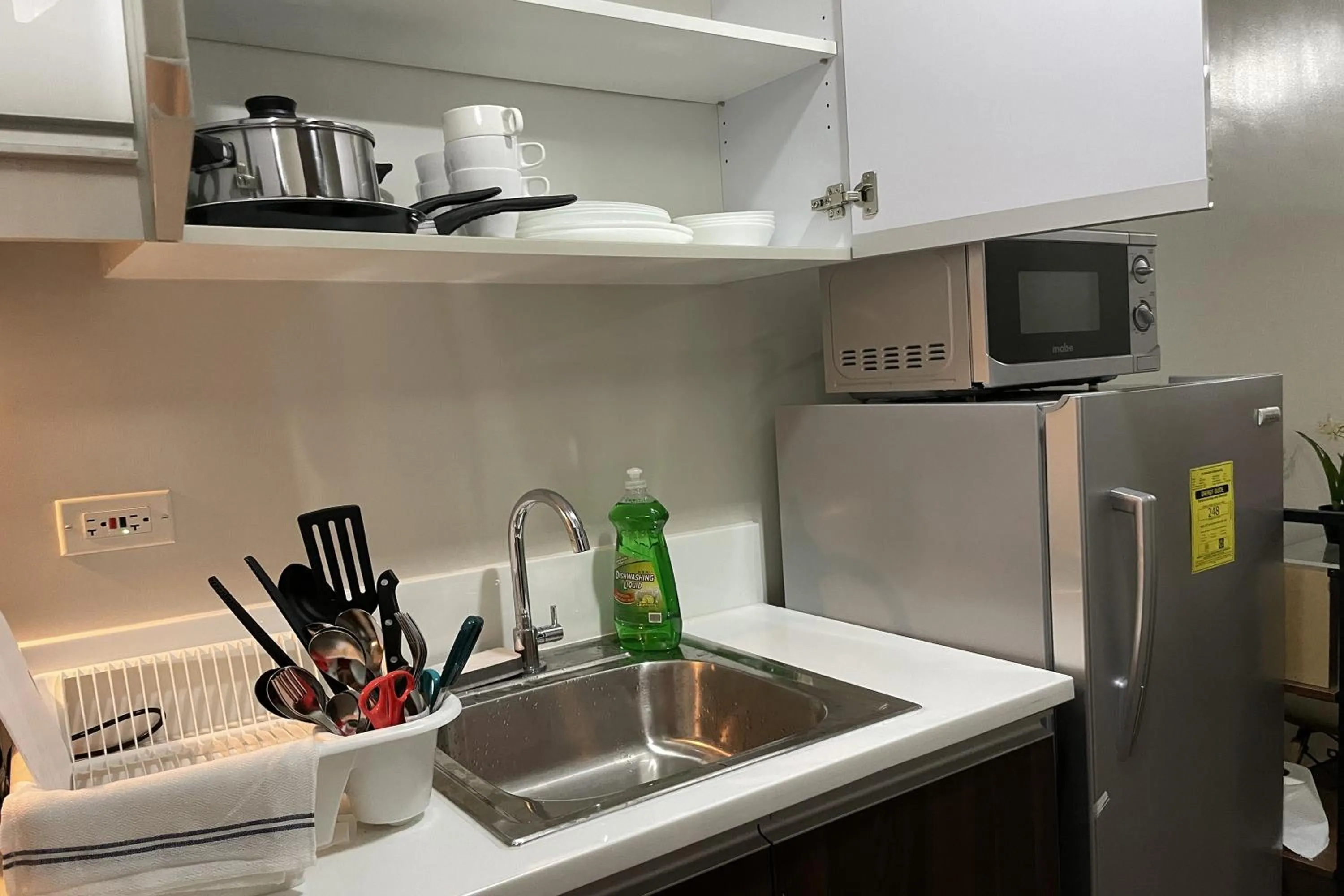 Kitchen or kitchenette in Luxury Air Residences By Makati