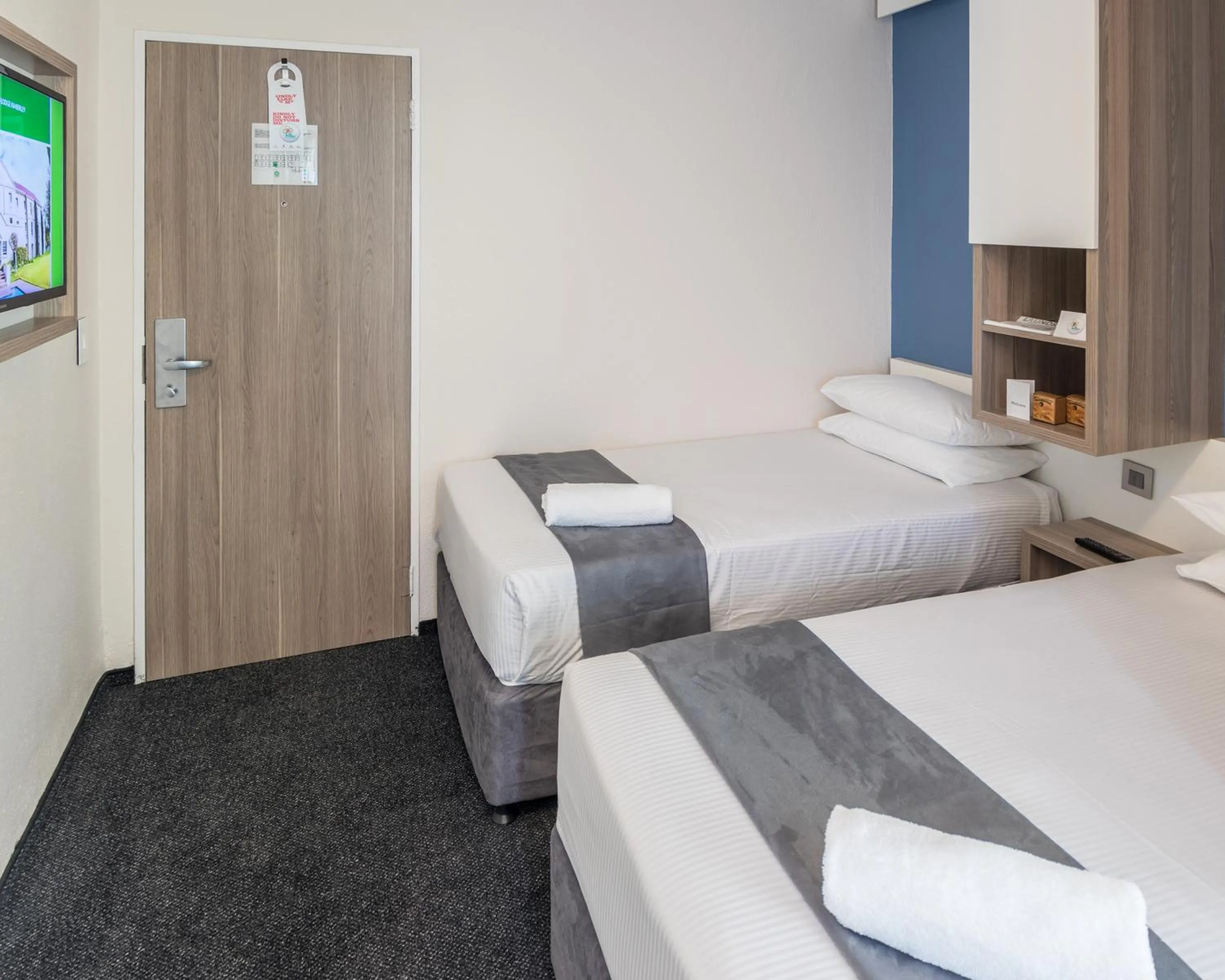 Bed in Road Lodge Isando