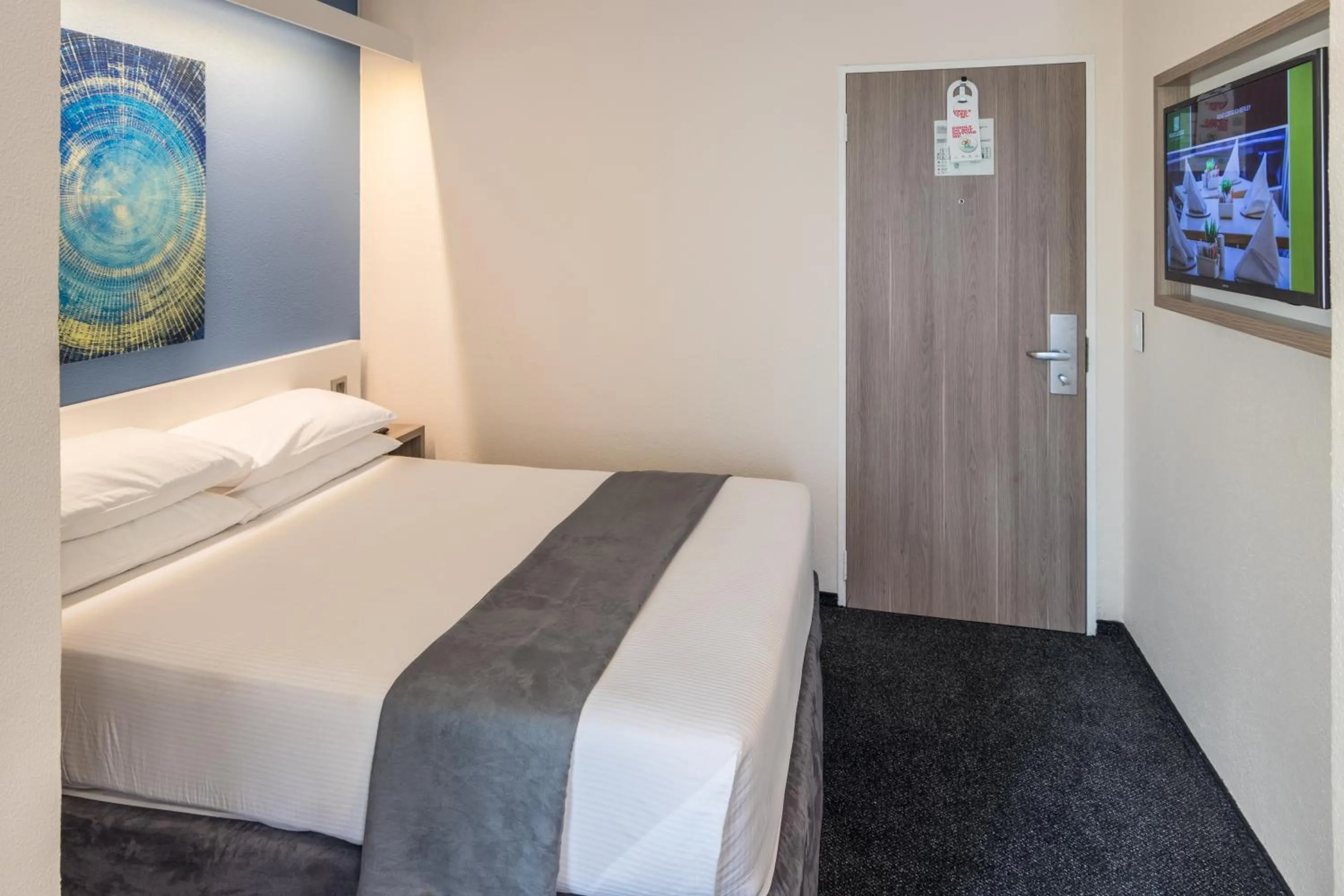 Bed in Road Lodge Isando