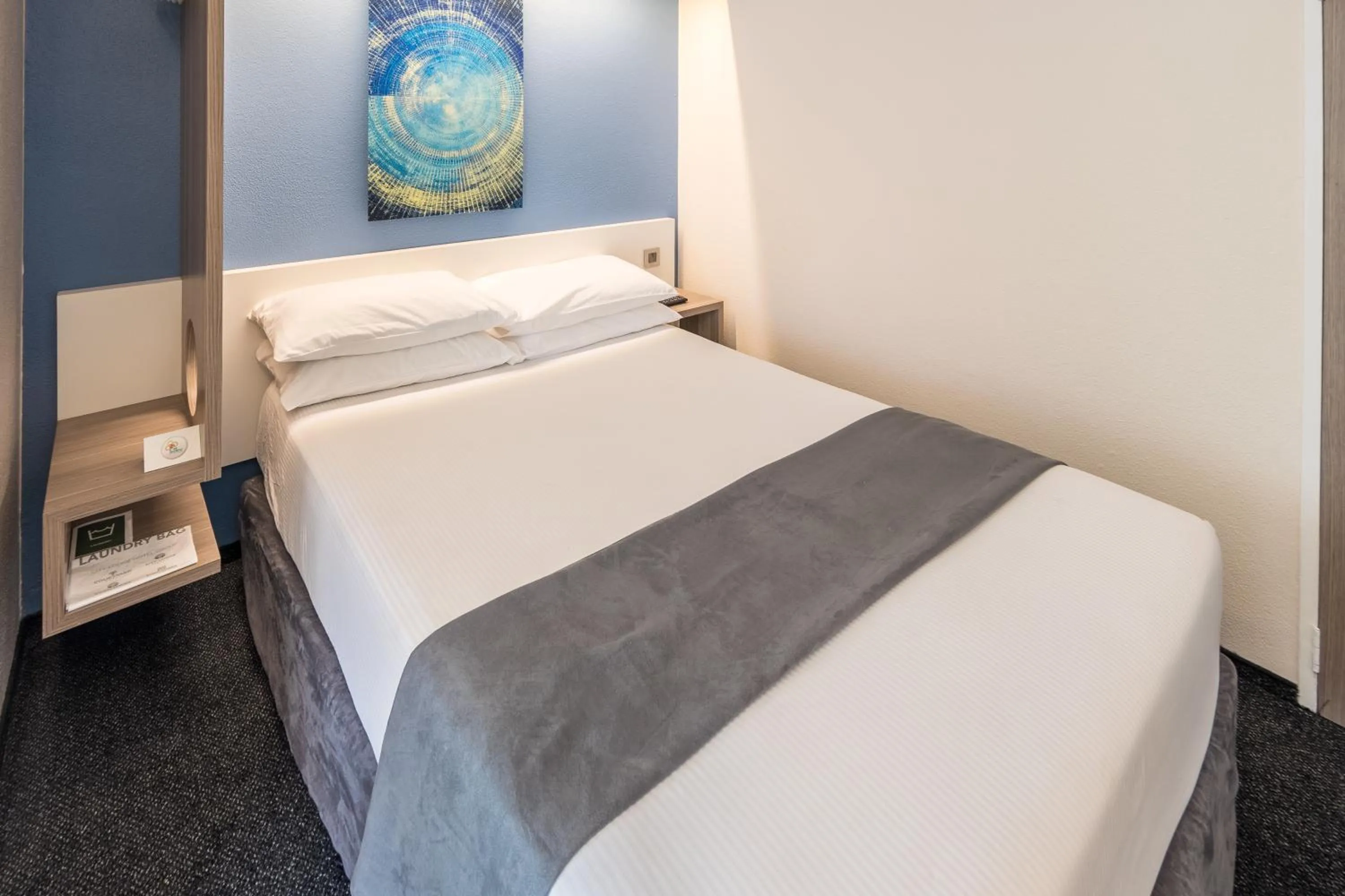 Bed in Road Lodge Isando