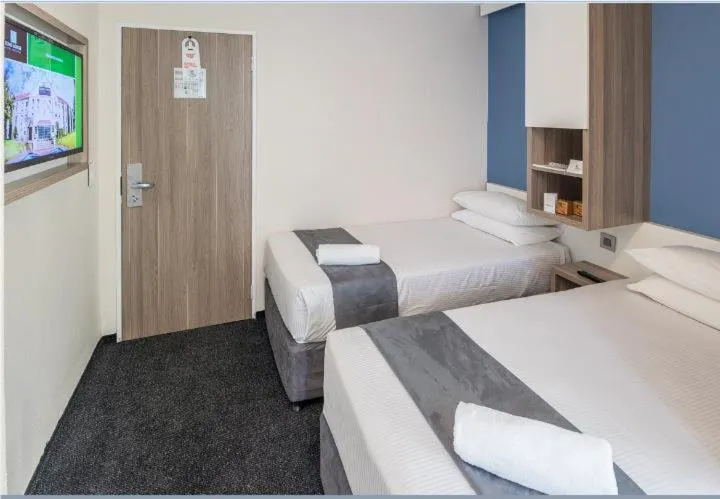 Bedroom, Bed in Road Lodge Isando