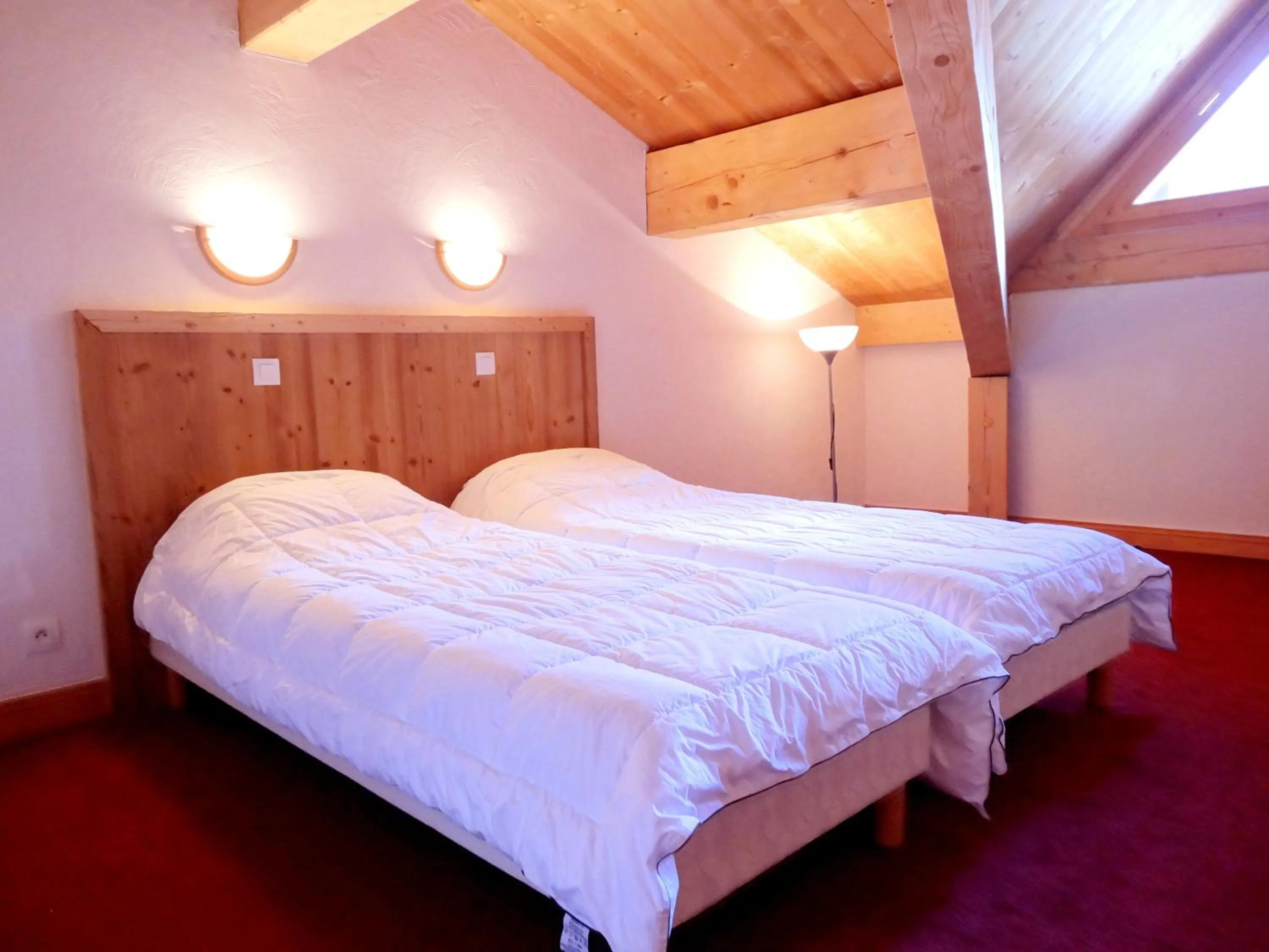 Bedroom, Bed in Chalet des Neiges Plein Sud
