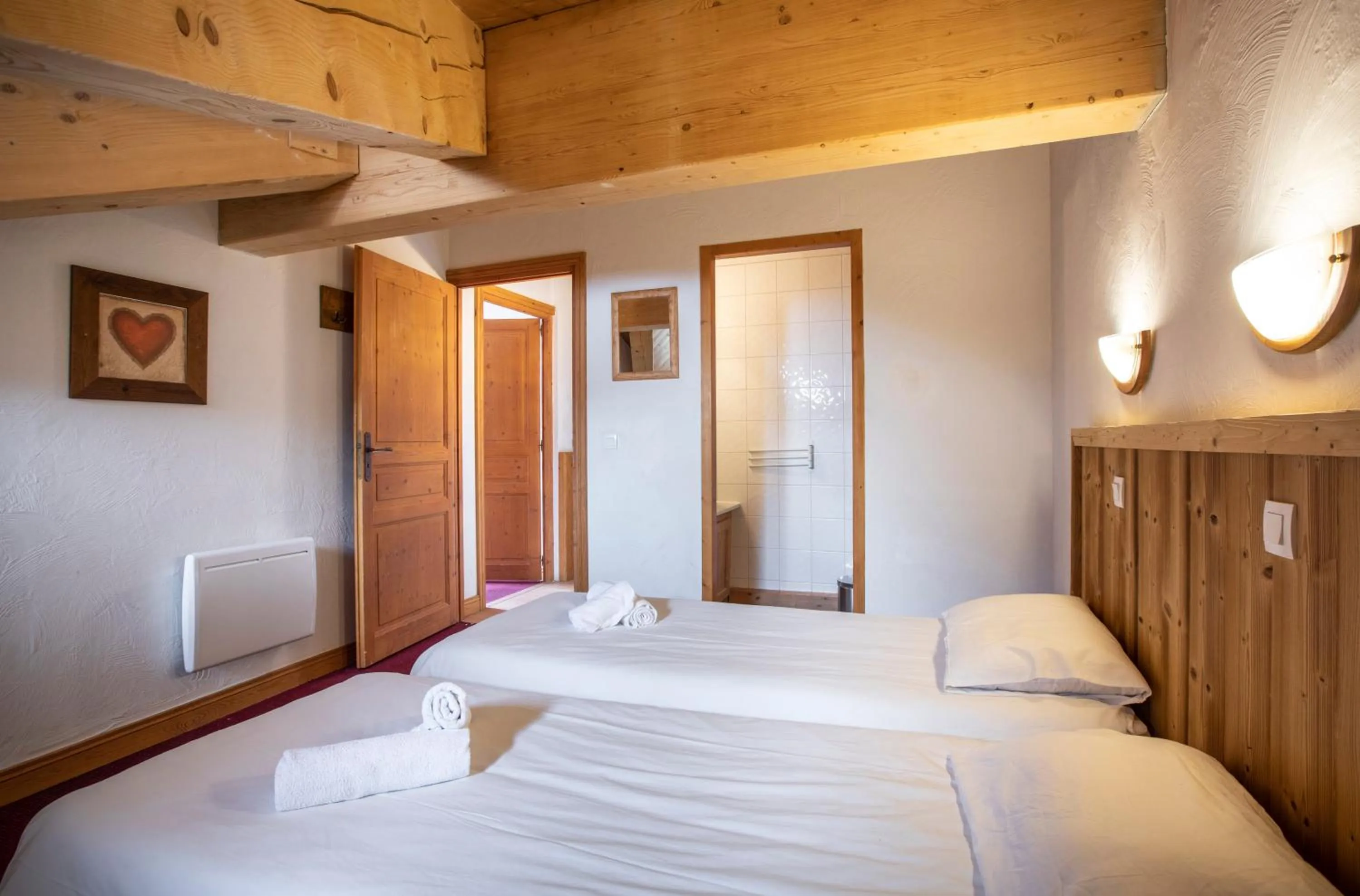 Bedroom, Bed in Chalet des Neiges Plein Sud