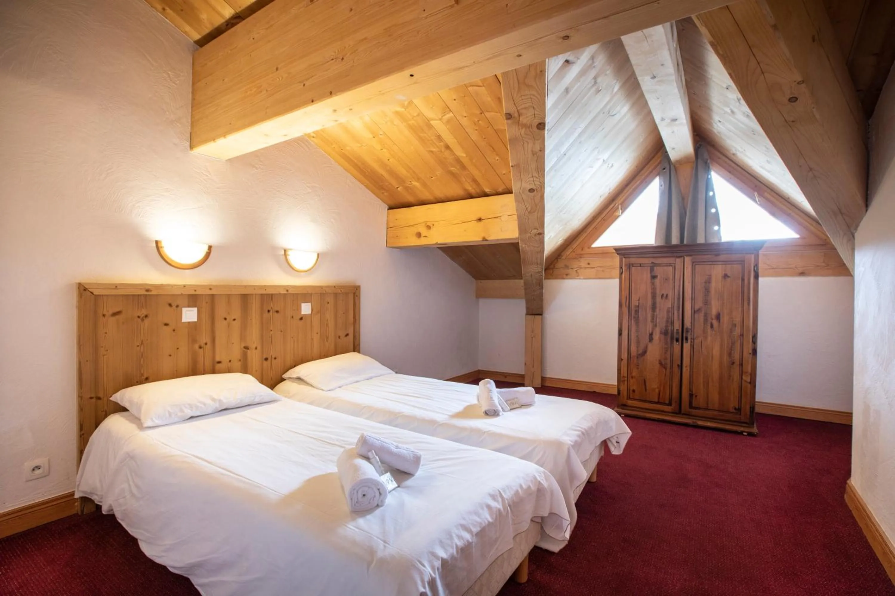 Bedroom, Bed in Chalet des Neiges Plein Sud