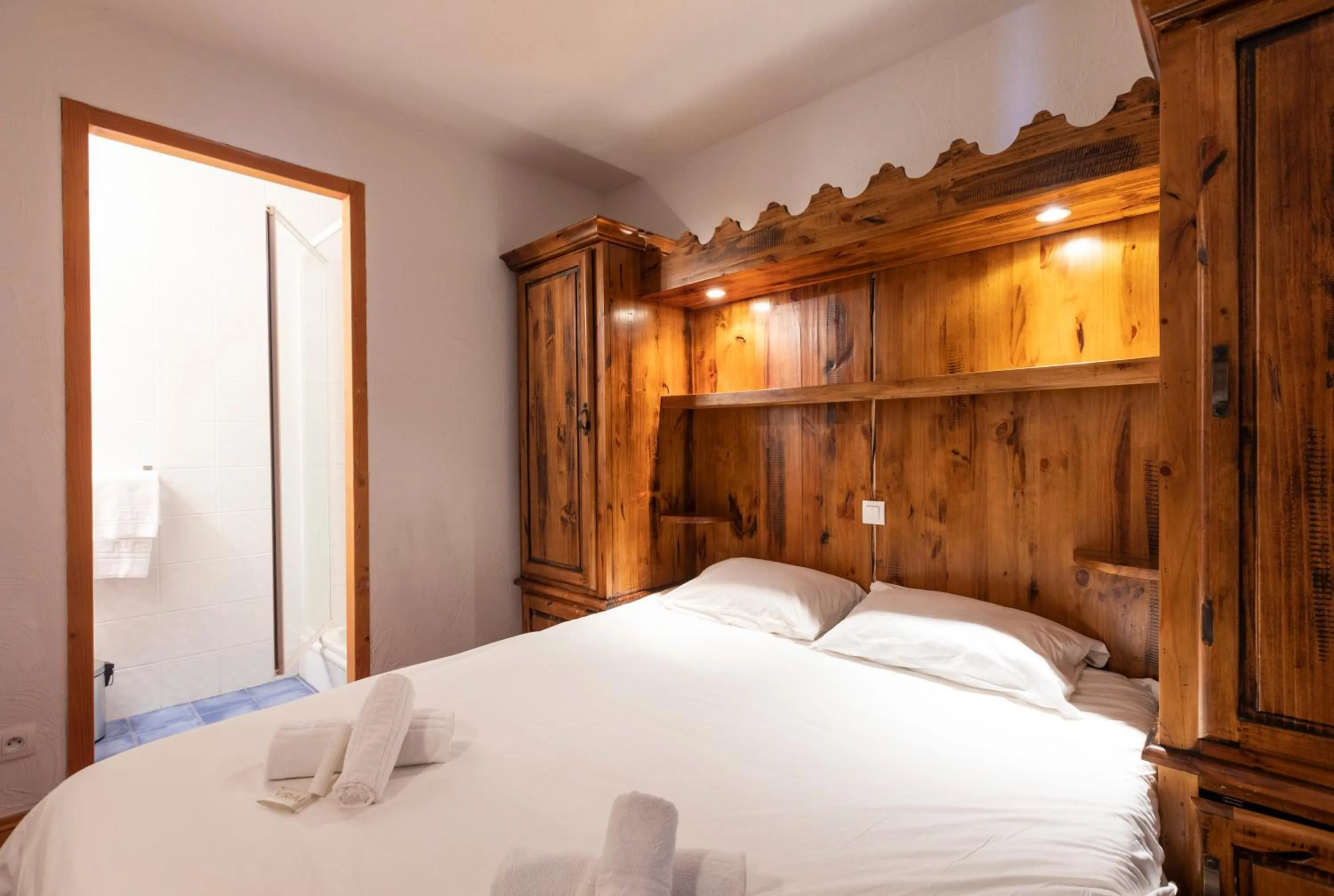 Bedroom, Bed in Chalet des Neiges Plein Sud