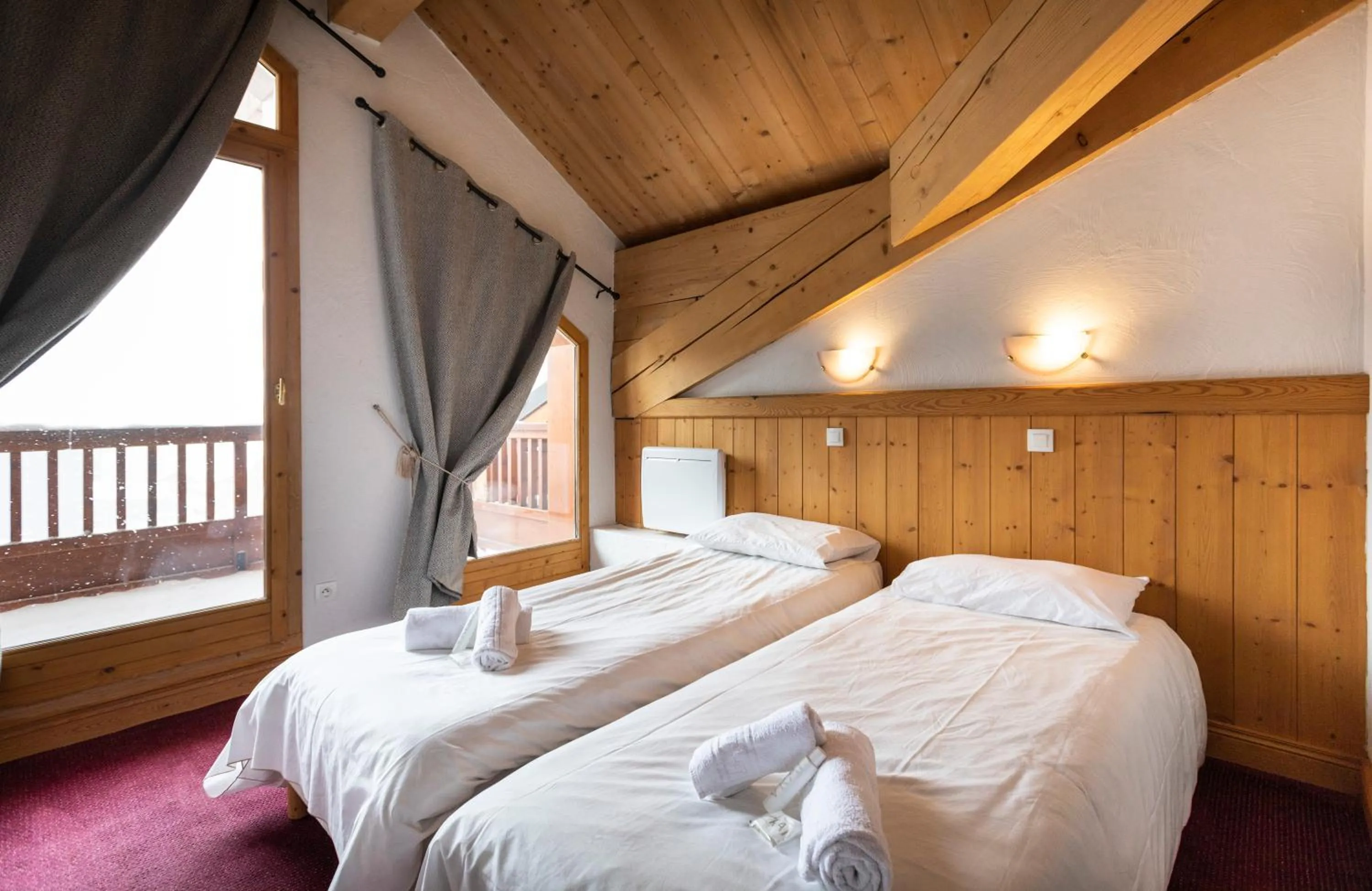 Bedroom, Bed in Chalet des Neiges Plein Sud