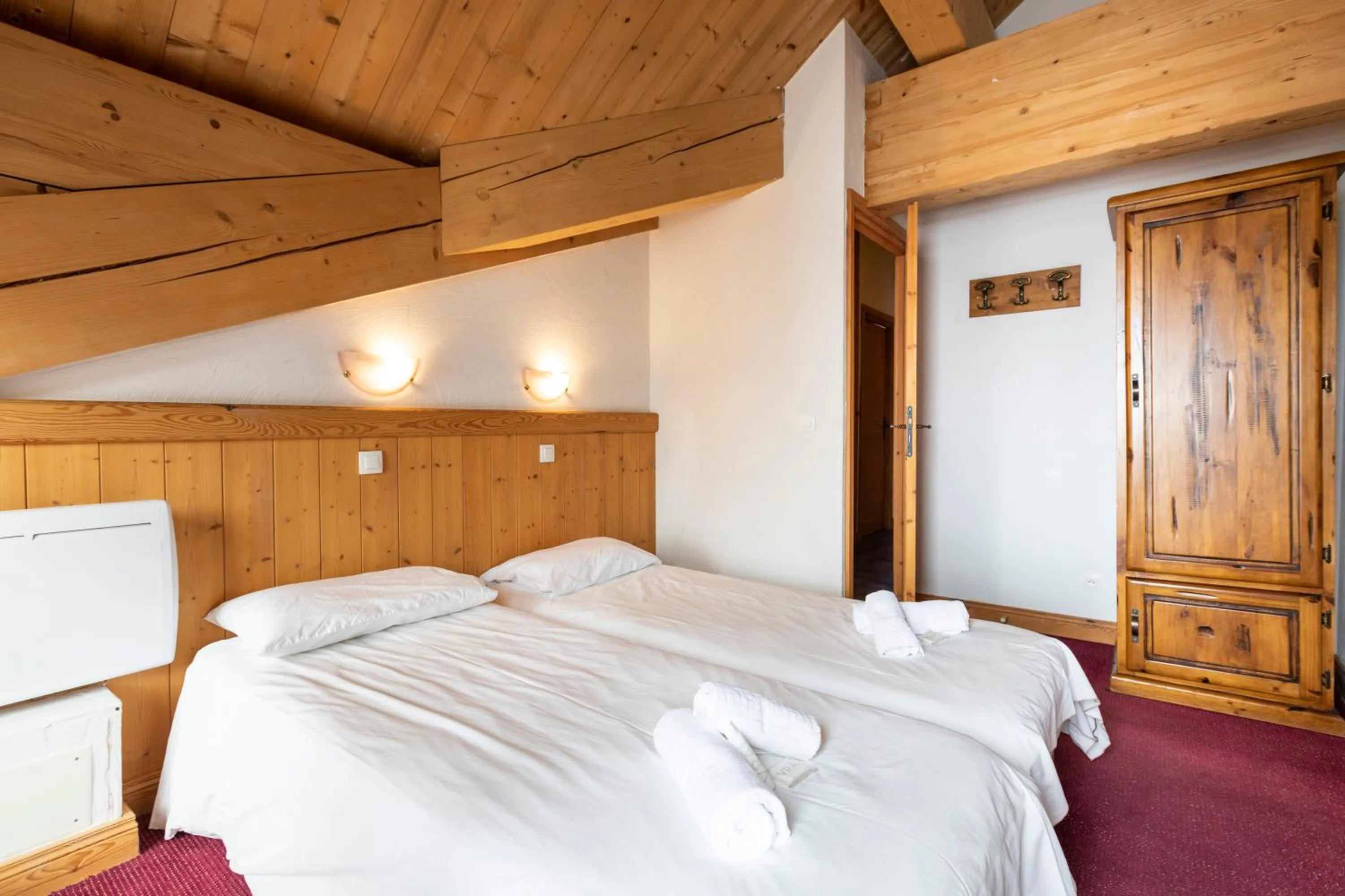 Bedroom, Bed in Chalet des Neiges Plein Sud