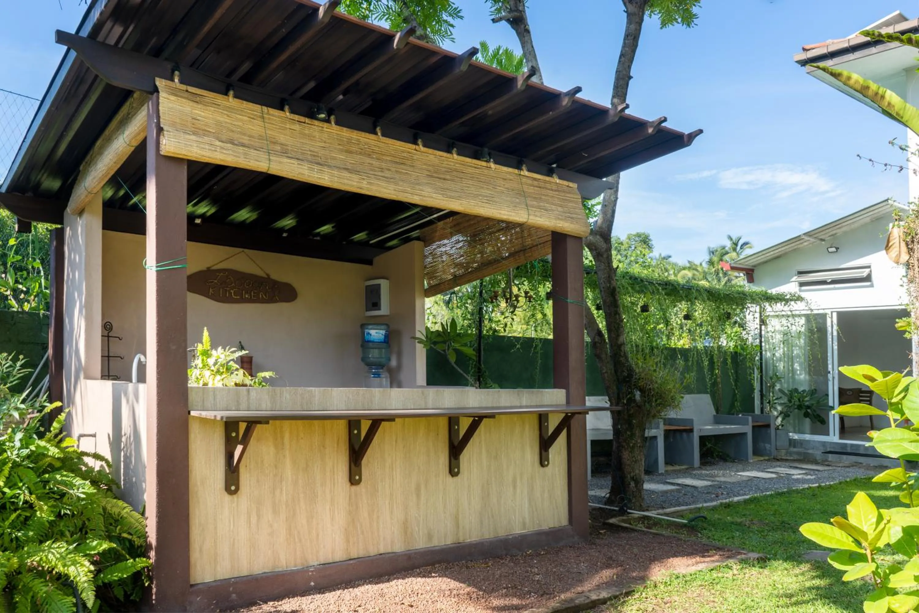 Kitchen or kitchenette in Villa Sarakkuwa