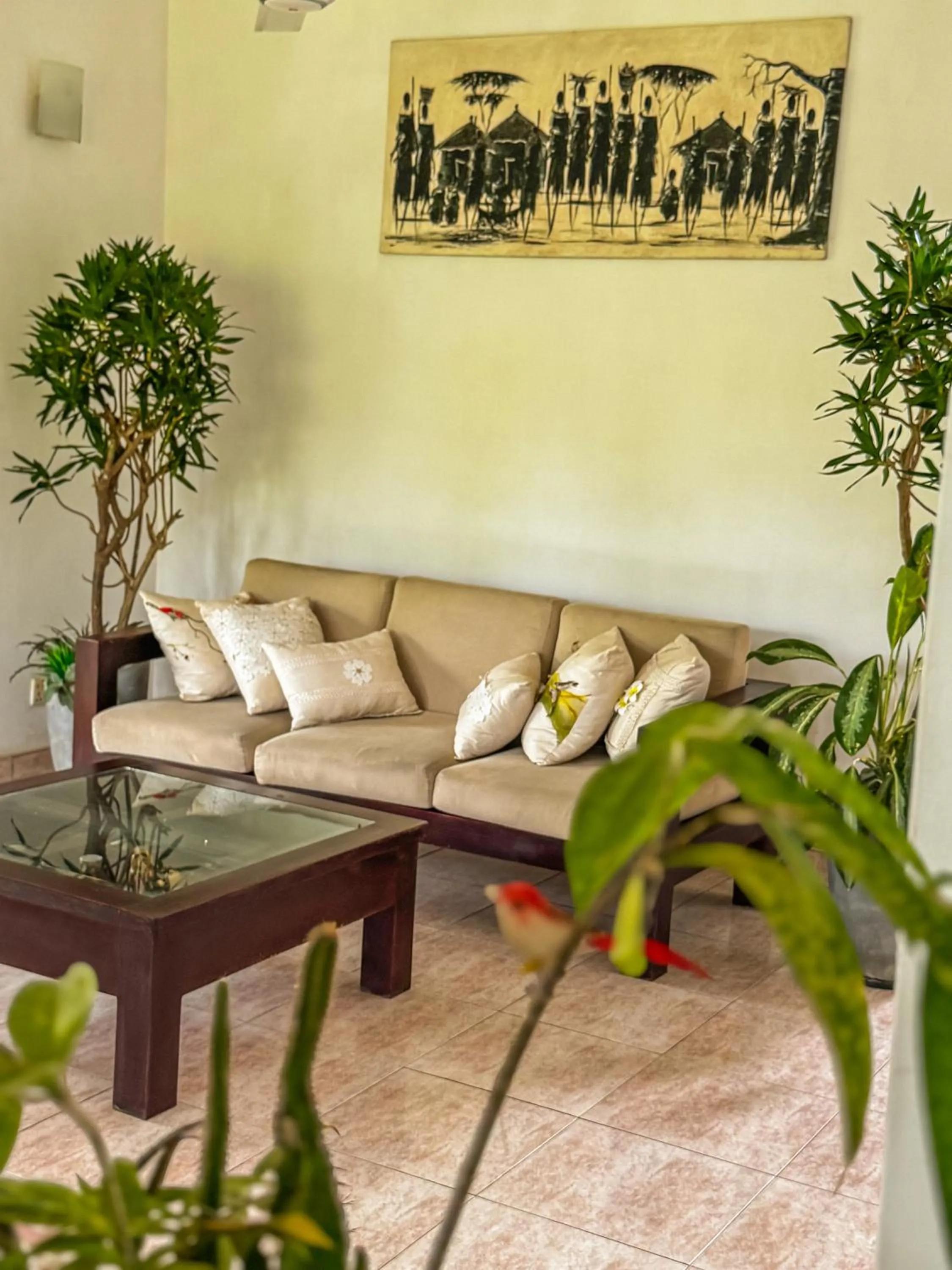 Communal lounge/ TV room in Villa Sarakkuwa