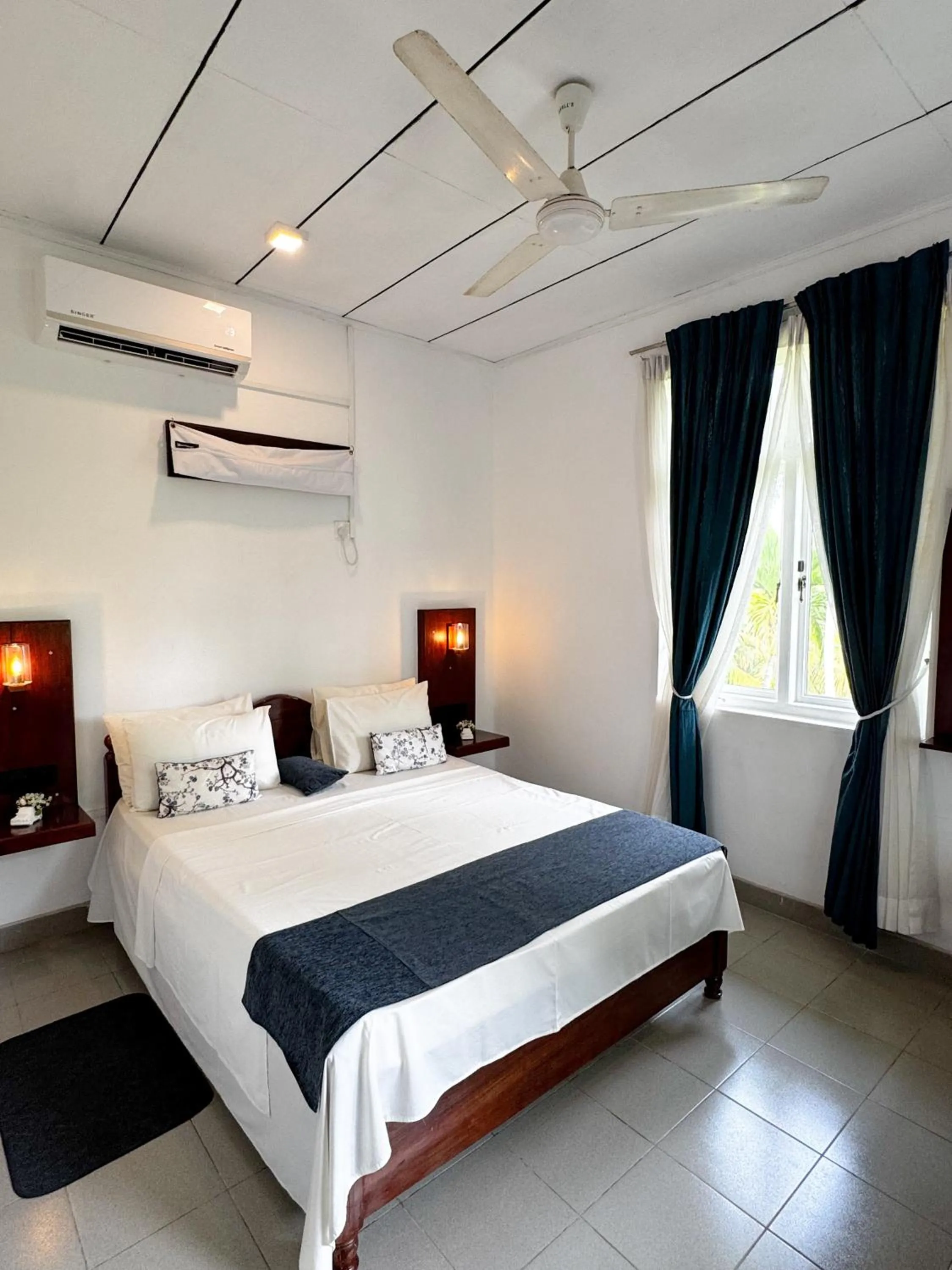 Bedroom, Bed in Villa Sarakkuwa