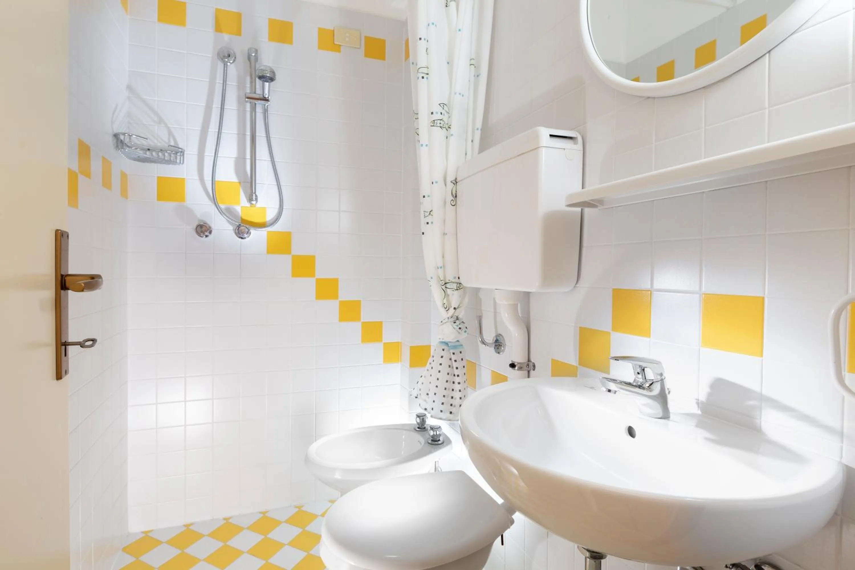 Shower in Hotel Castellucci