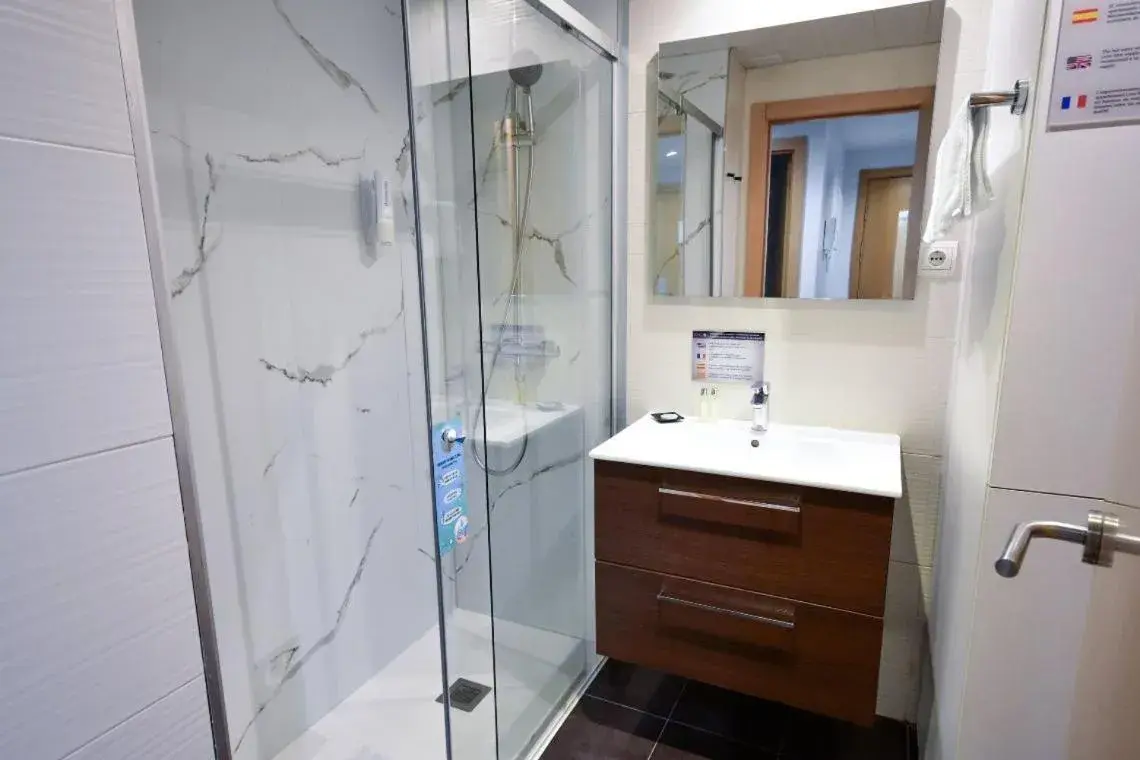 Shower in Sensation Authentic Gràcia Shower in Sensation Authentic Gràcia